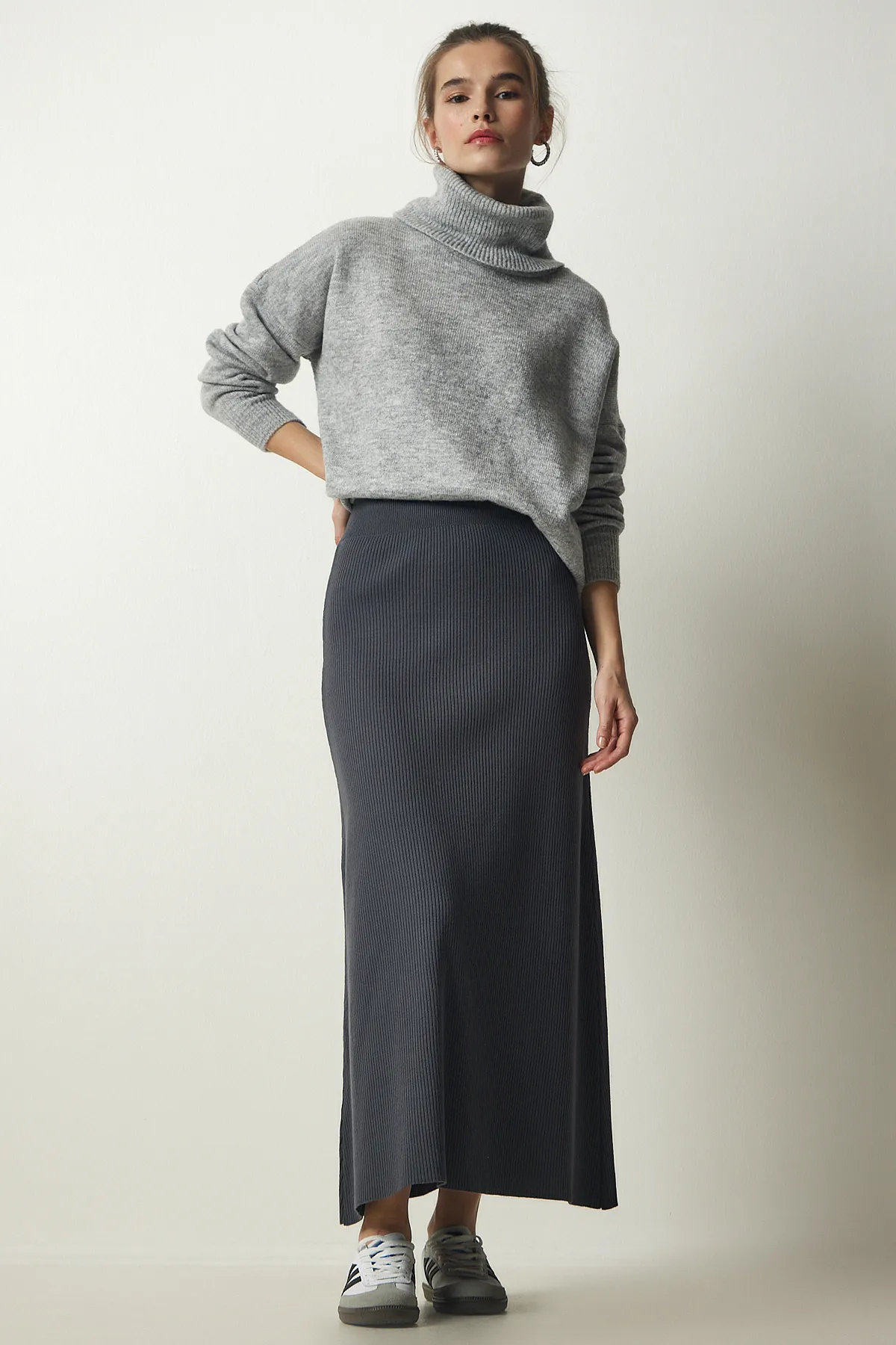 Happiness İstanbul  Anthrazitfarbener Rippstrickrock für Damen PN00082