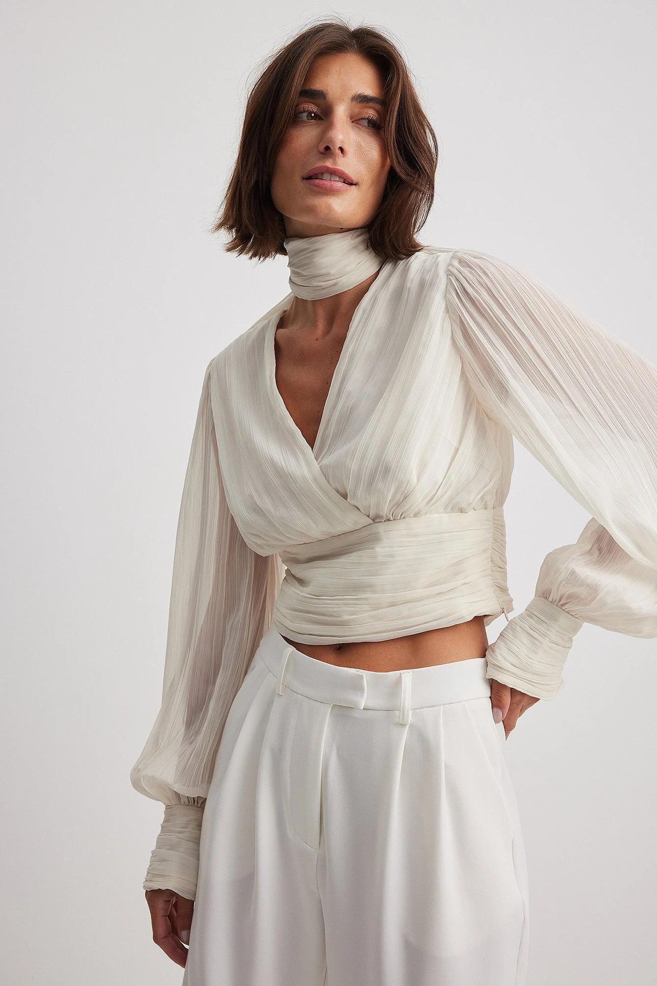 Bluse mit Ballonärmeln und Plissee-Detail