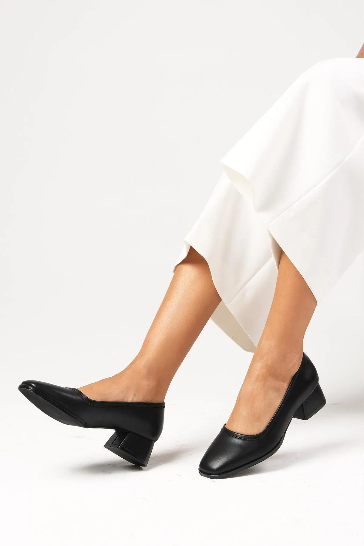 Mio Gusto  Mona Damen-Schuhe mit kurzem Absatz, schwarze Farbe, stumpfe Zehenpartie, dicke Sohle