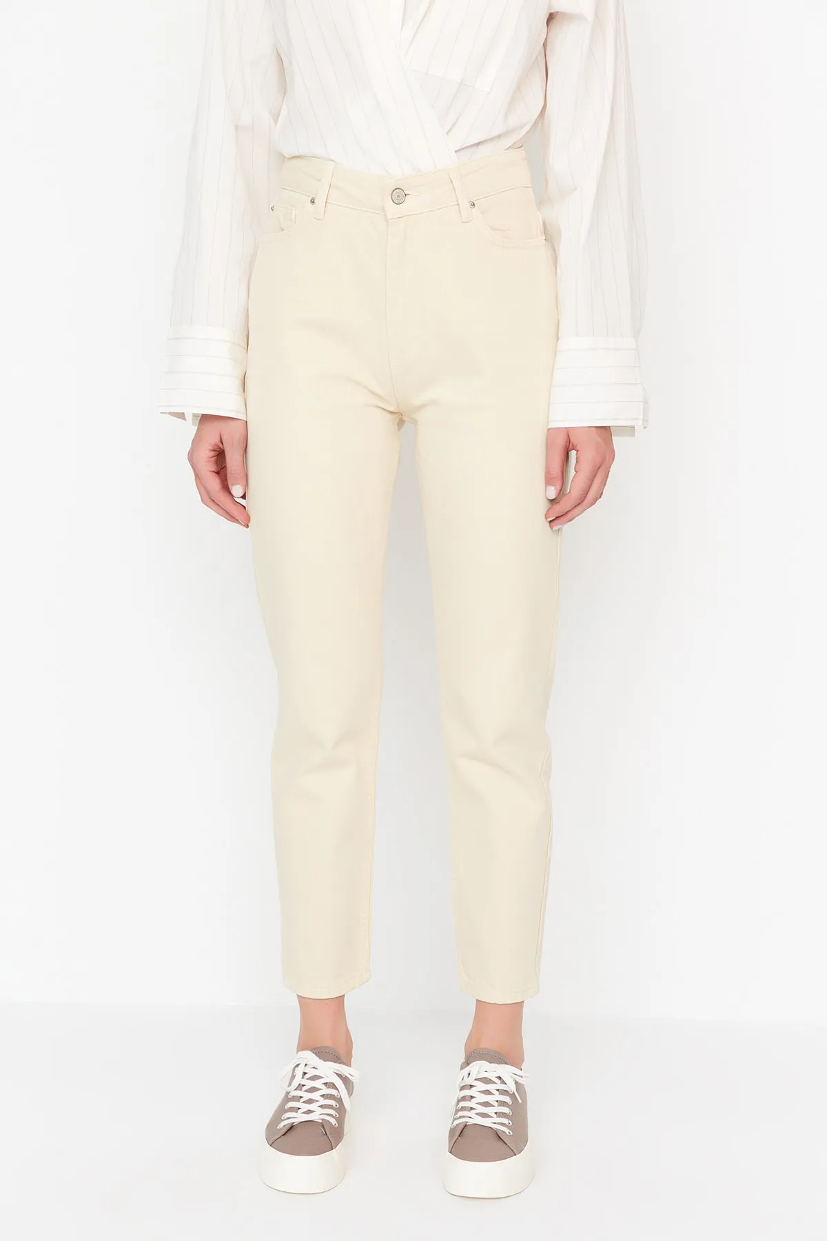 Trendyol Collection  Beige Nachhaltigere High Waist Mom Jeans TWOAW23JE00389