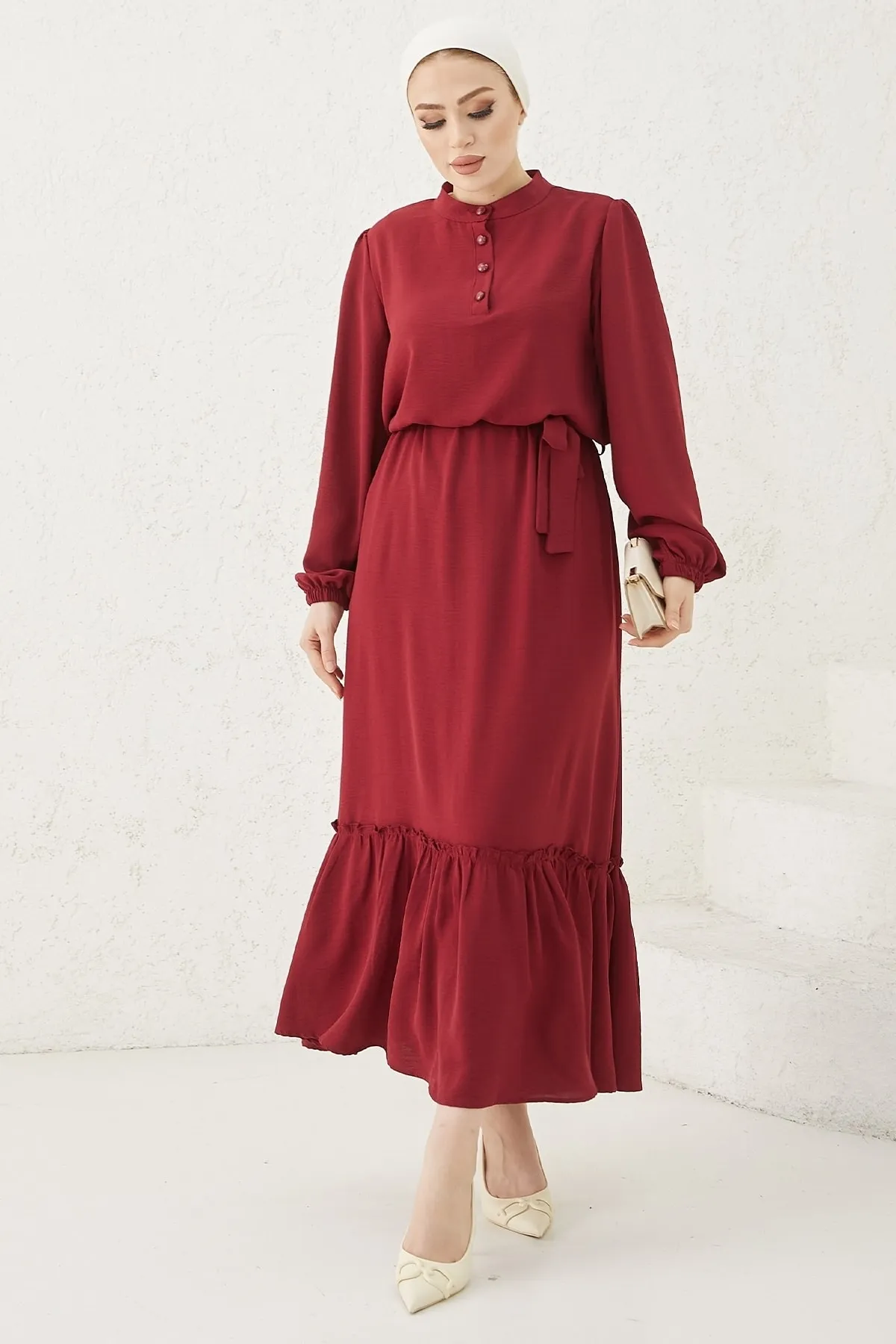 InStyle  Meyra Ayrobin Hijab-Kleid mit Knöpfen – Weinrot