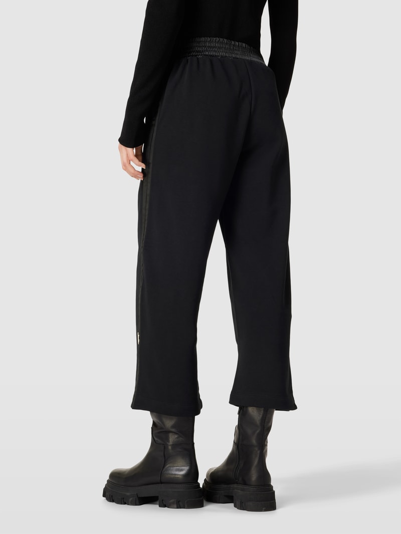 Sweatpants mit Label-Detail in schwarz