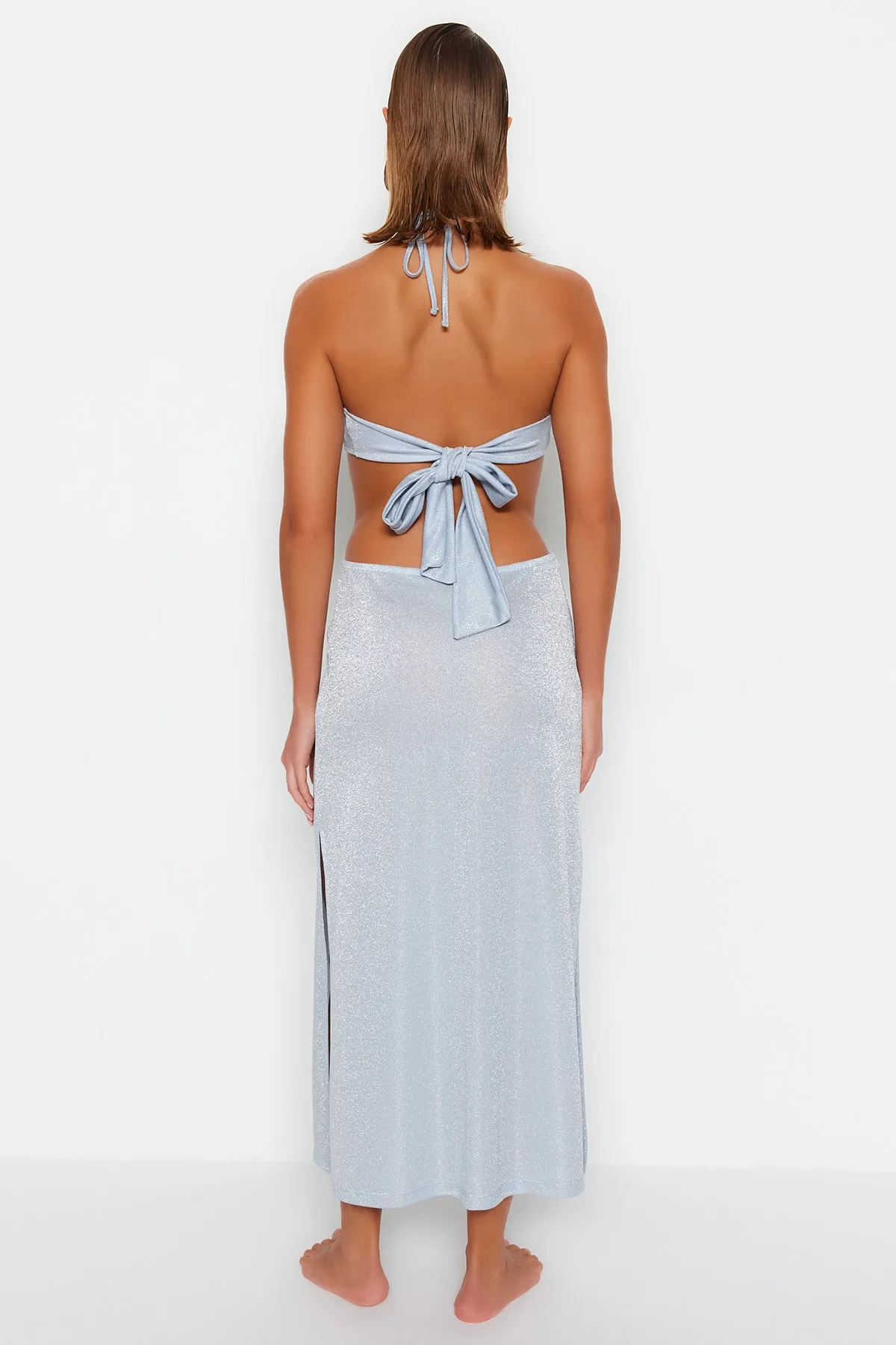 Trendyol Collection  Blaues, tailliertes, gestricktes Maxi-Strandkleid mit Ausschnitten/Fenstern TBESS23EL00120