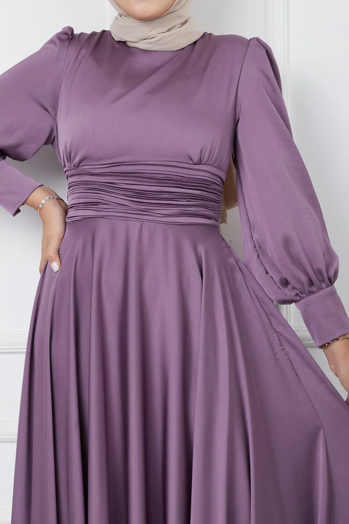 Olcay  Abendkleid mit Taillenfalten und Gürtel K. Flieder 1595