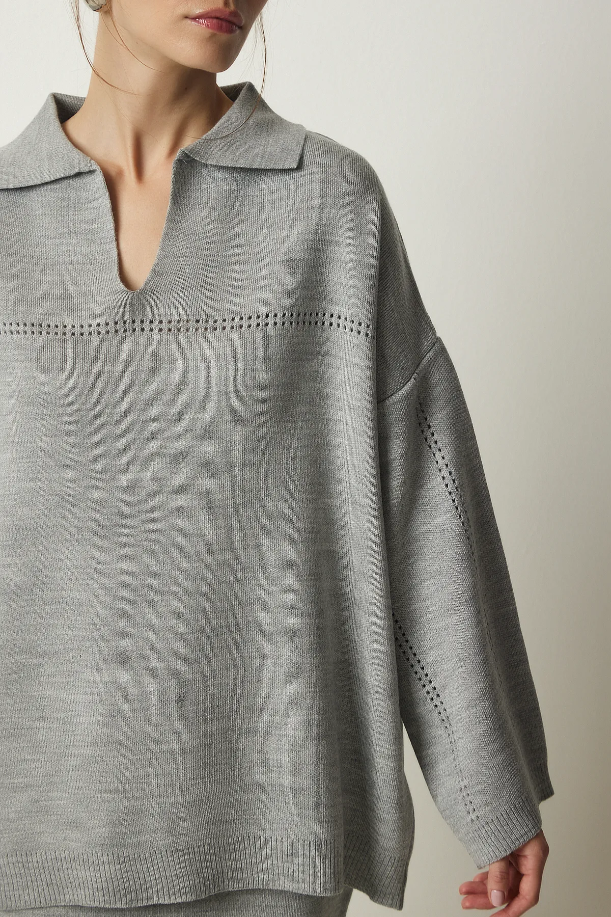 Happiness İstanbul  Graues Damen-Set mit Polokragen und stilvollem Strickpullover und Rock YY00186