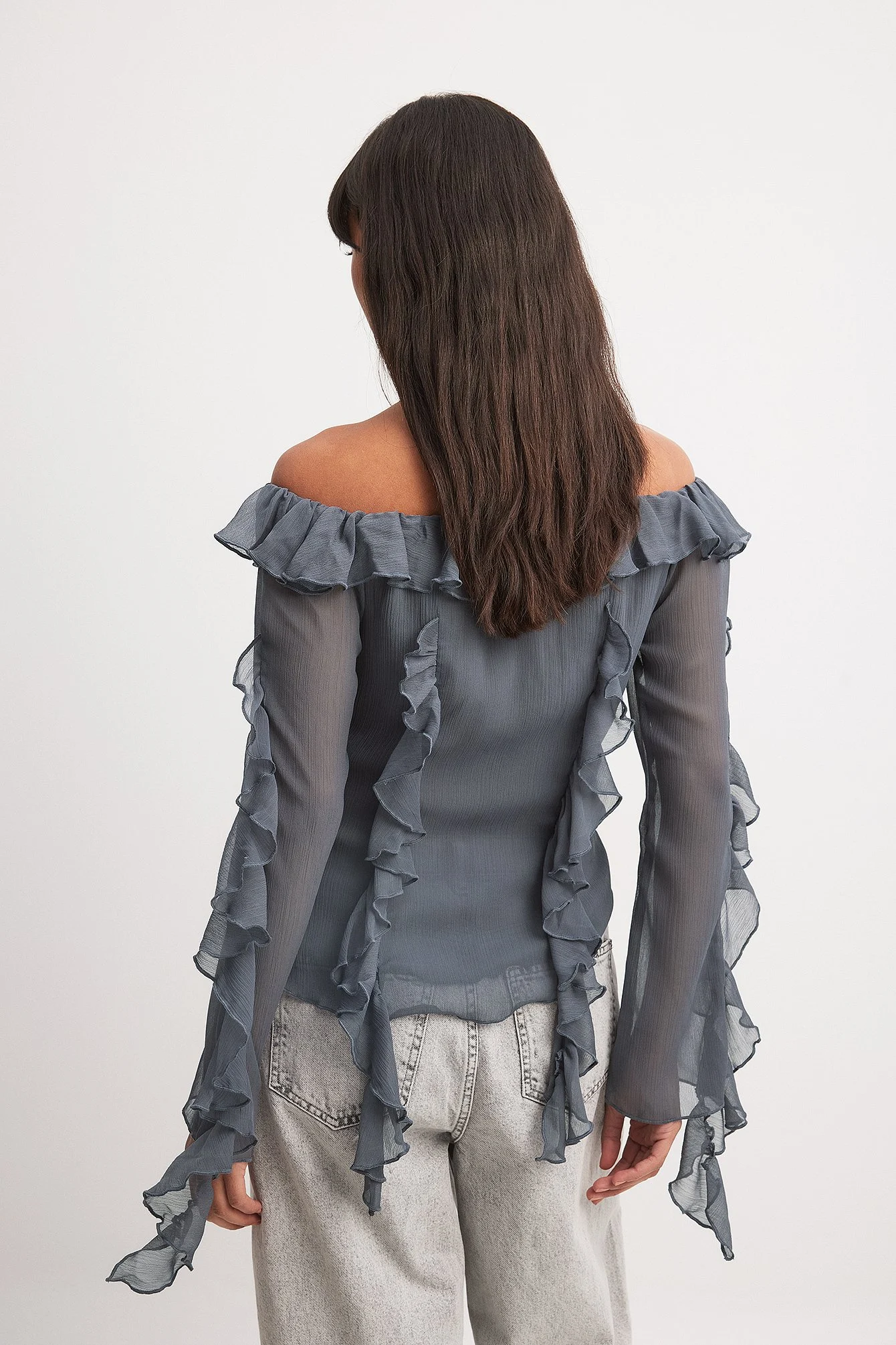 Schulterfreie Chiffonbluse mit Rüschen