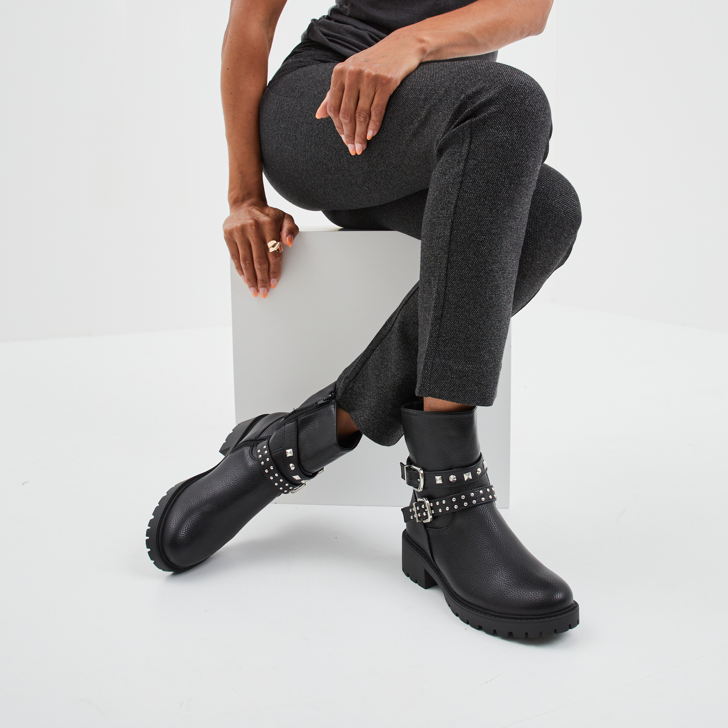 Bottines boucles et clous à talons noir femme | La Halle