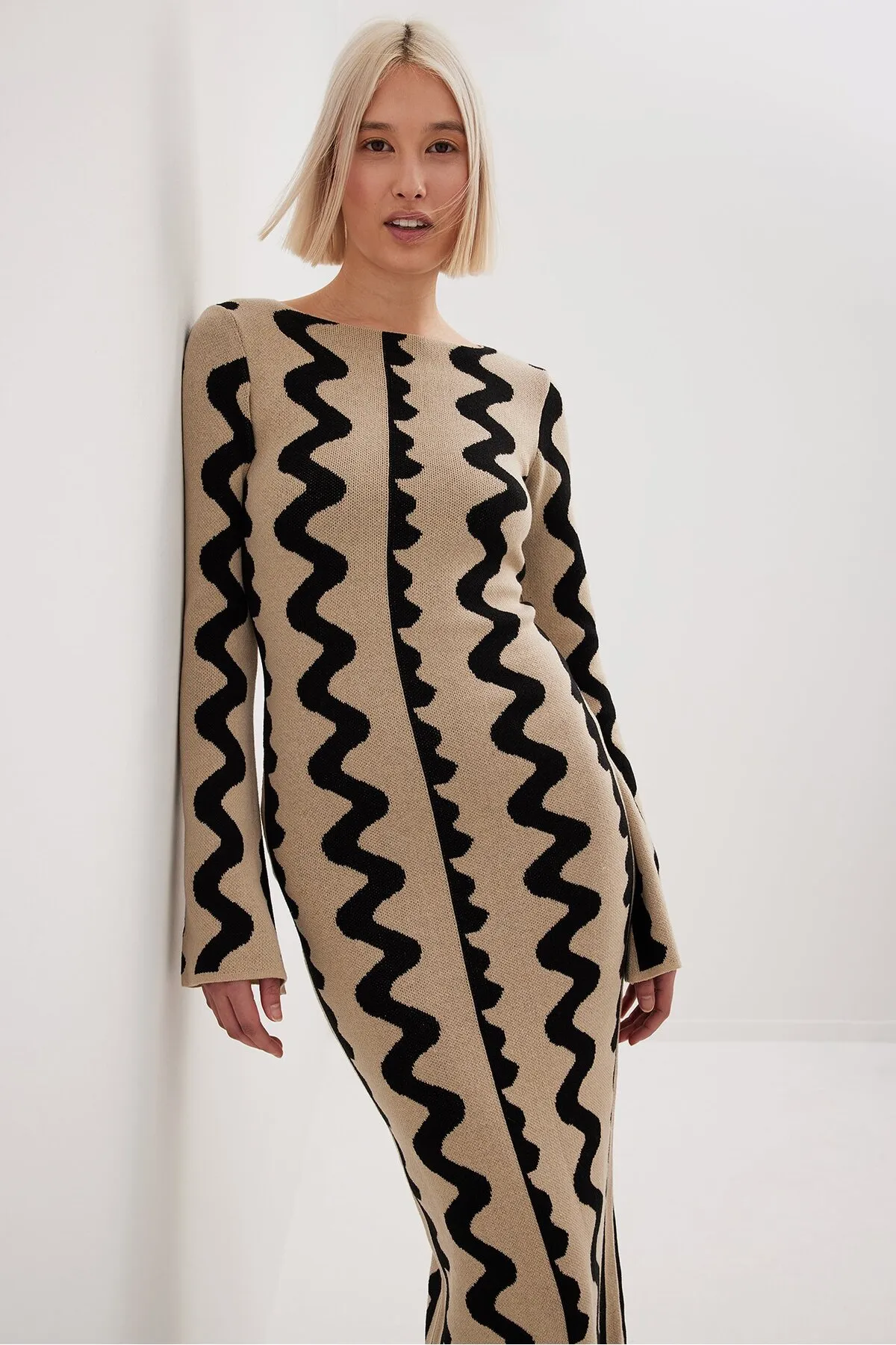 NA-KD  Gestricktes Maxikleid mit weiten Ärmeln