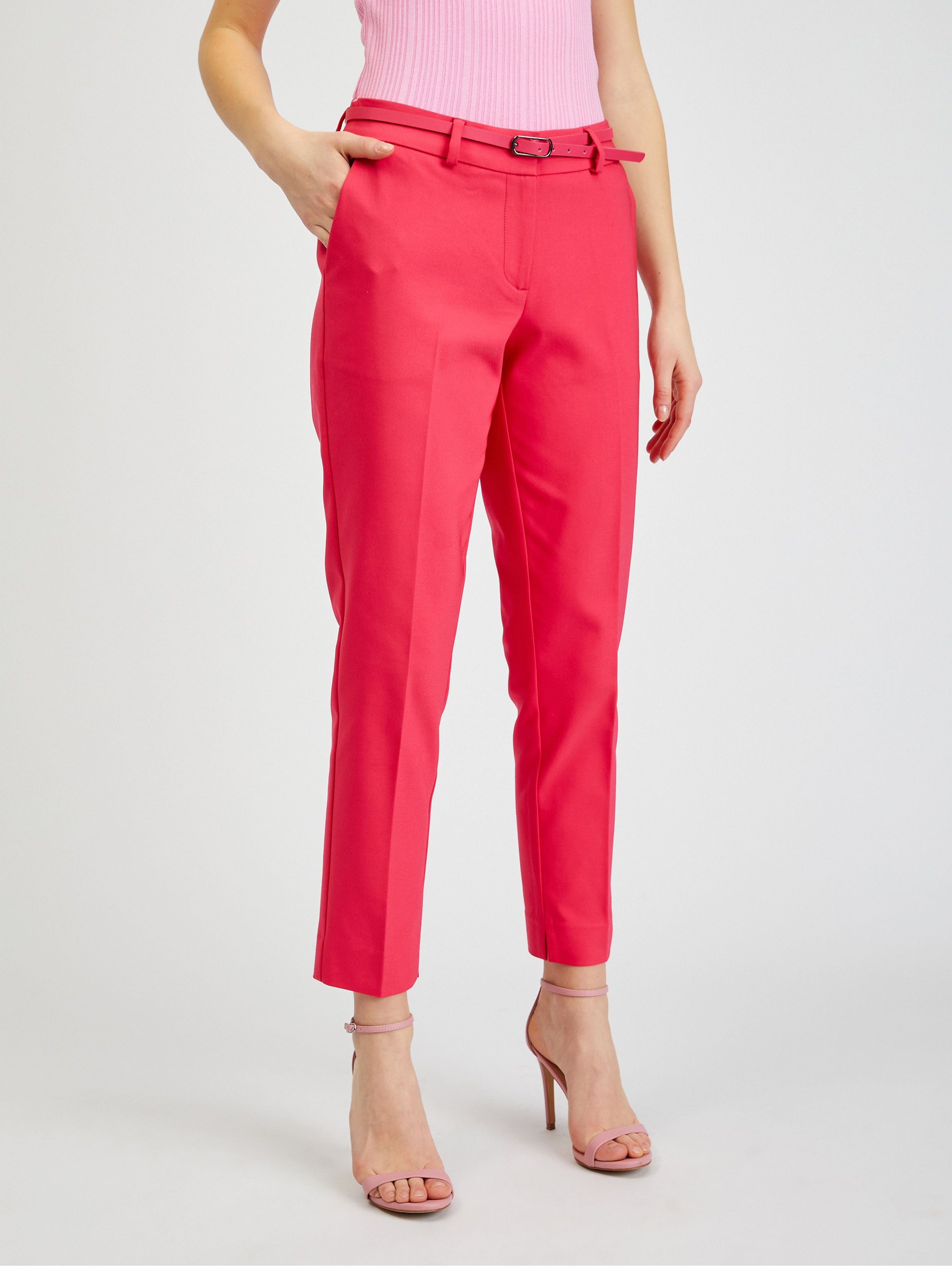 Dunkelrosa Damenhose mit Gürtel ORSAY