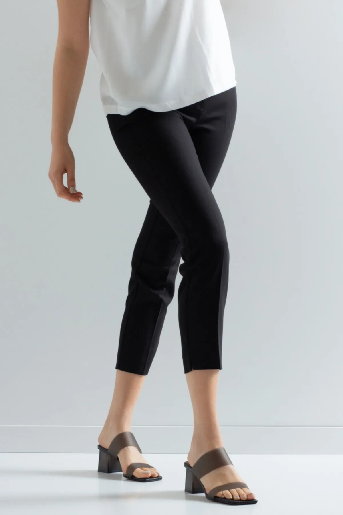 LuviShoes  Transparente Damen-Hausschuhe mit schwarzem Hautabsatz