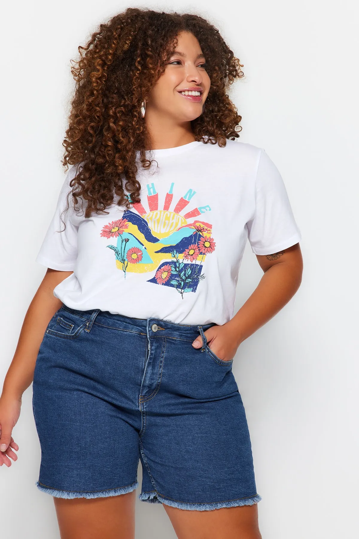 Trendyol Curve  Blaue, dehnbare Skinny-Jeansshorts mit hoher Taille und Bermuda TBBSS22AP0008