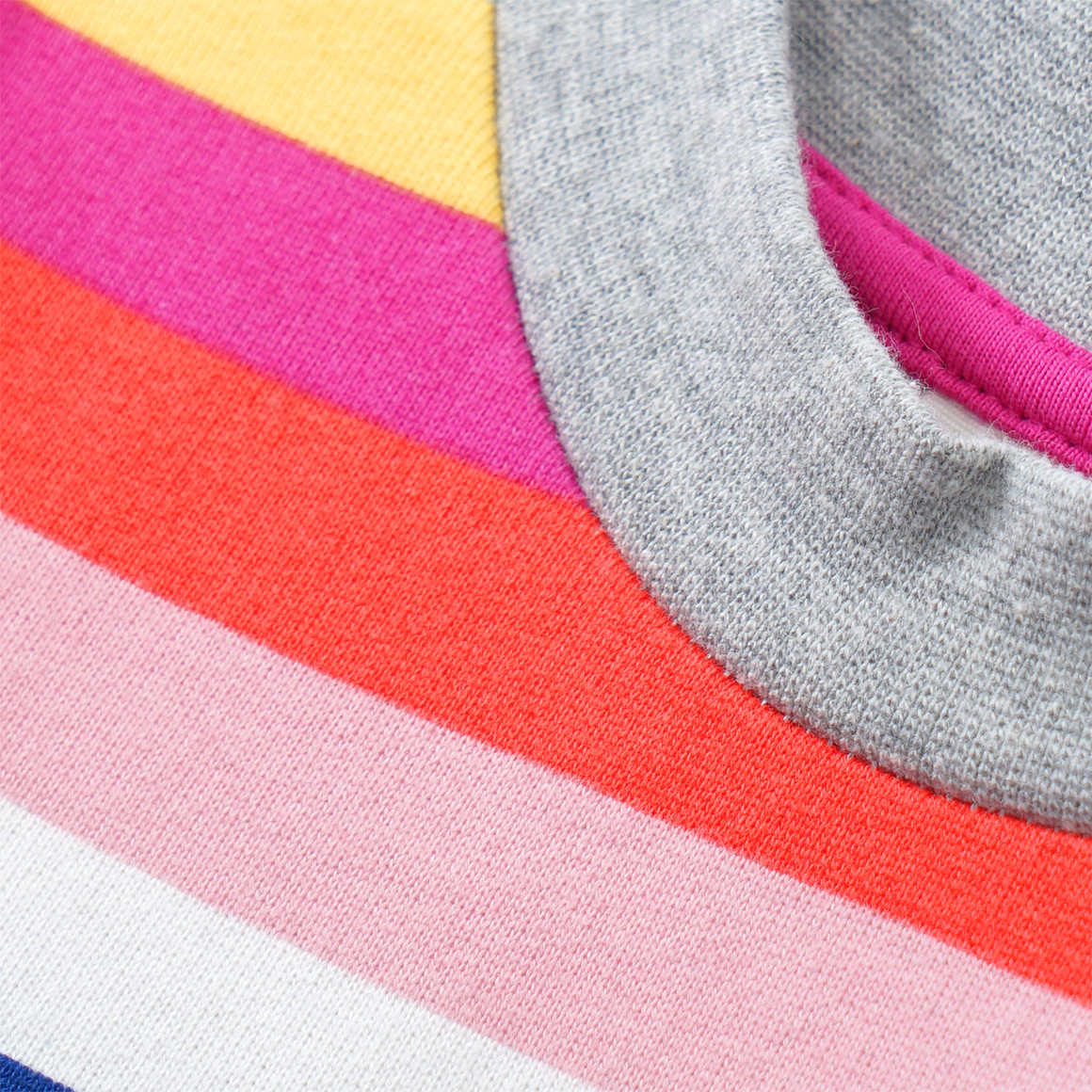 Mädchen Sweatkleid in bunten Regenbogenfarben