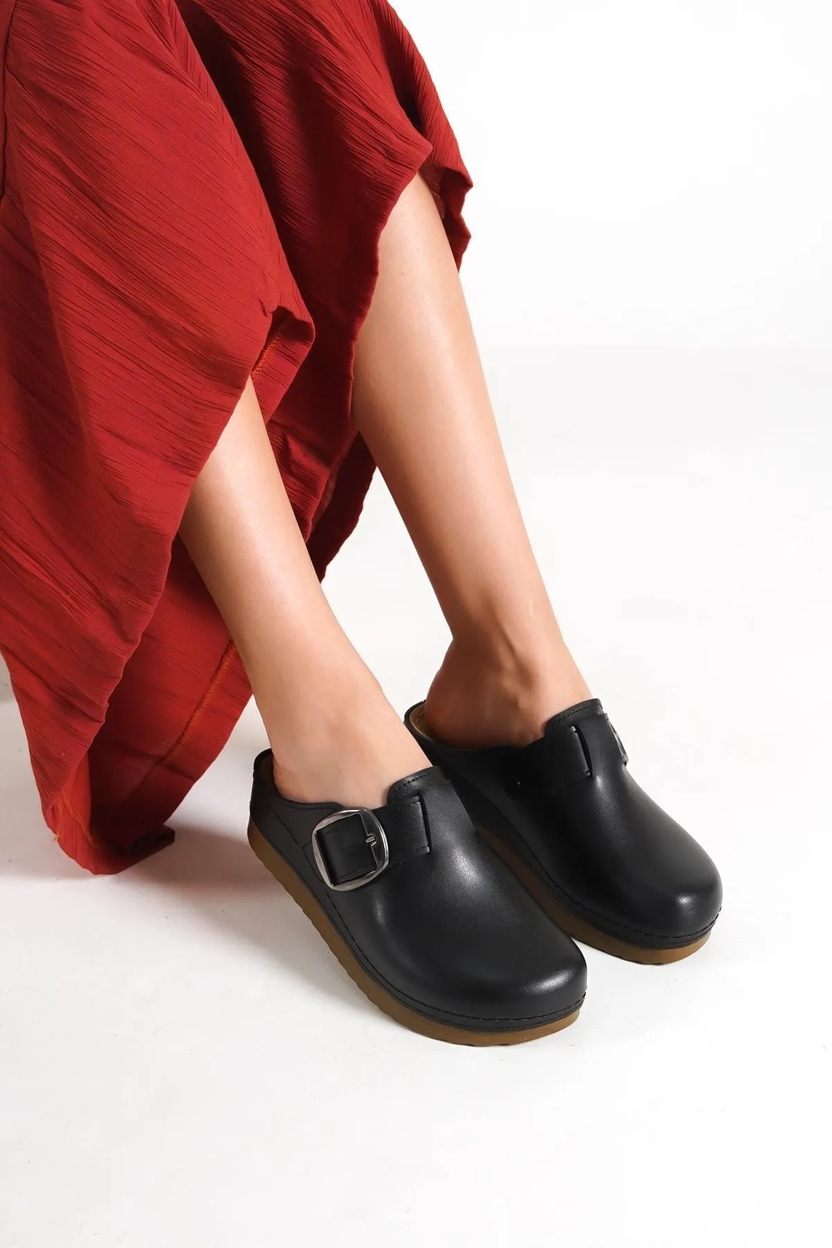 Capone Outfitters  Anatomisch weiche, bequeme Mutterhausschuhe mit Keilabsatz