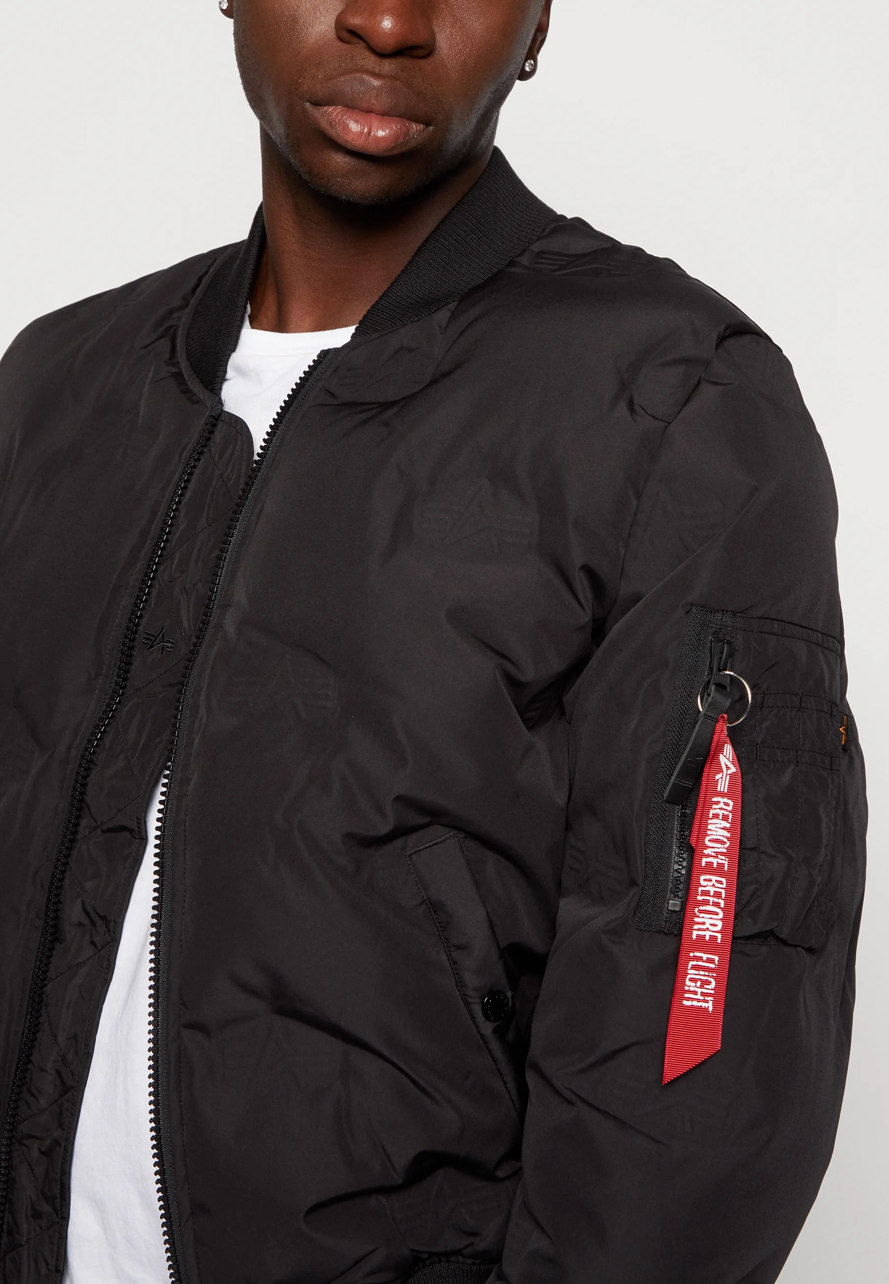 Chaqueta bomber acolchada con el logotipo MA-1 de Alpha Industries