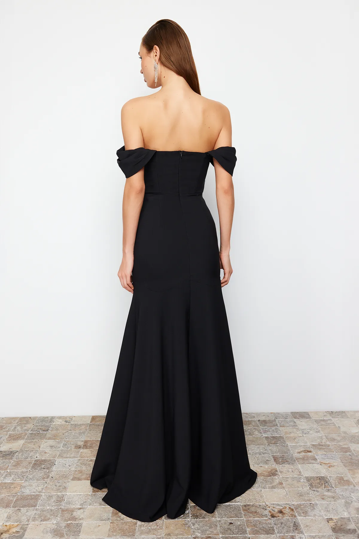 Trendyol Collection  Schwarzes, gerade geschnittenes, gewebtes Abendkleid und Abschlusskleid TPRSS24AE00060