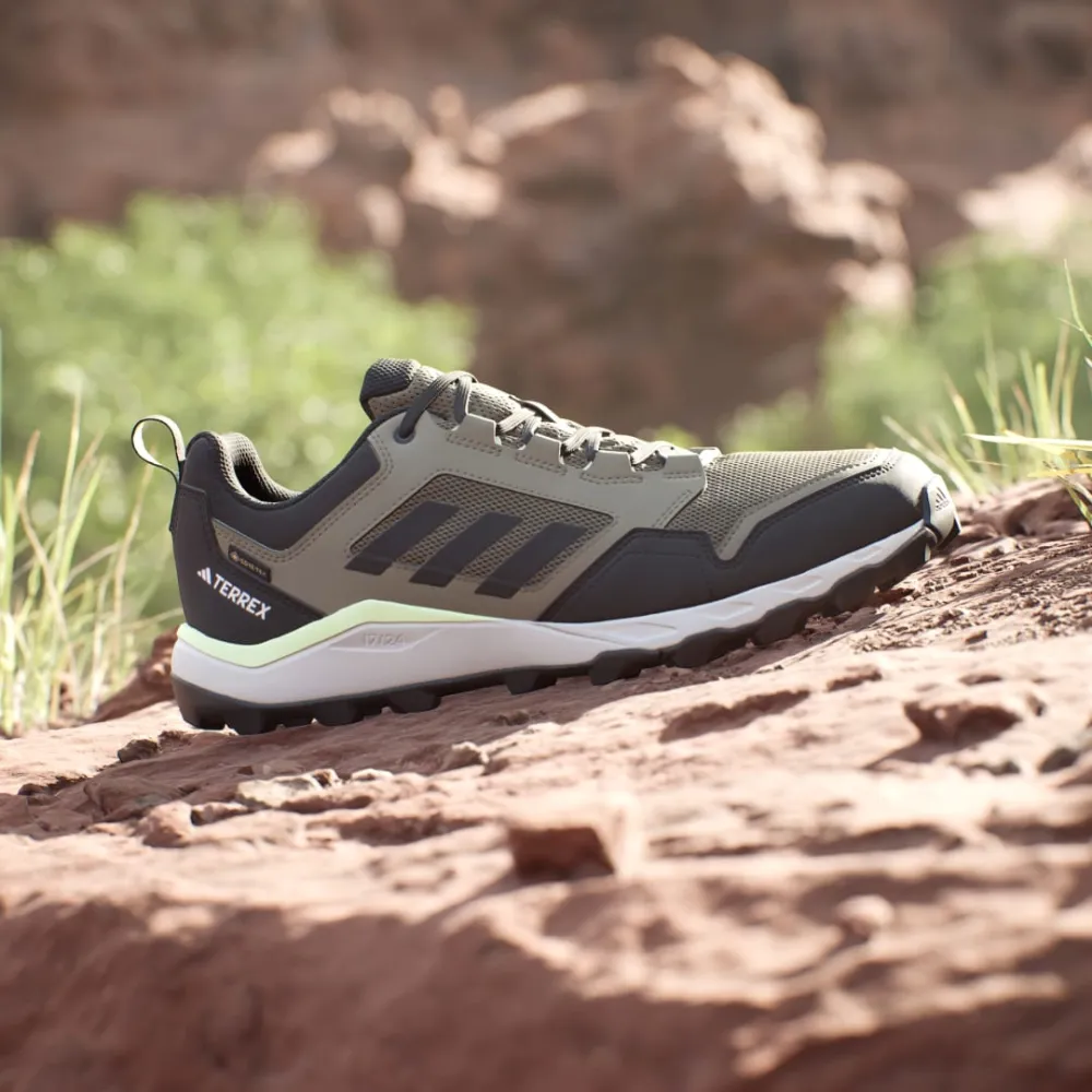 adidas Tracerocker IF0381 / grün