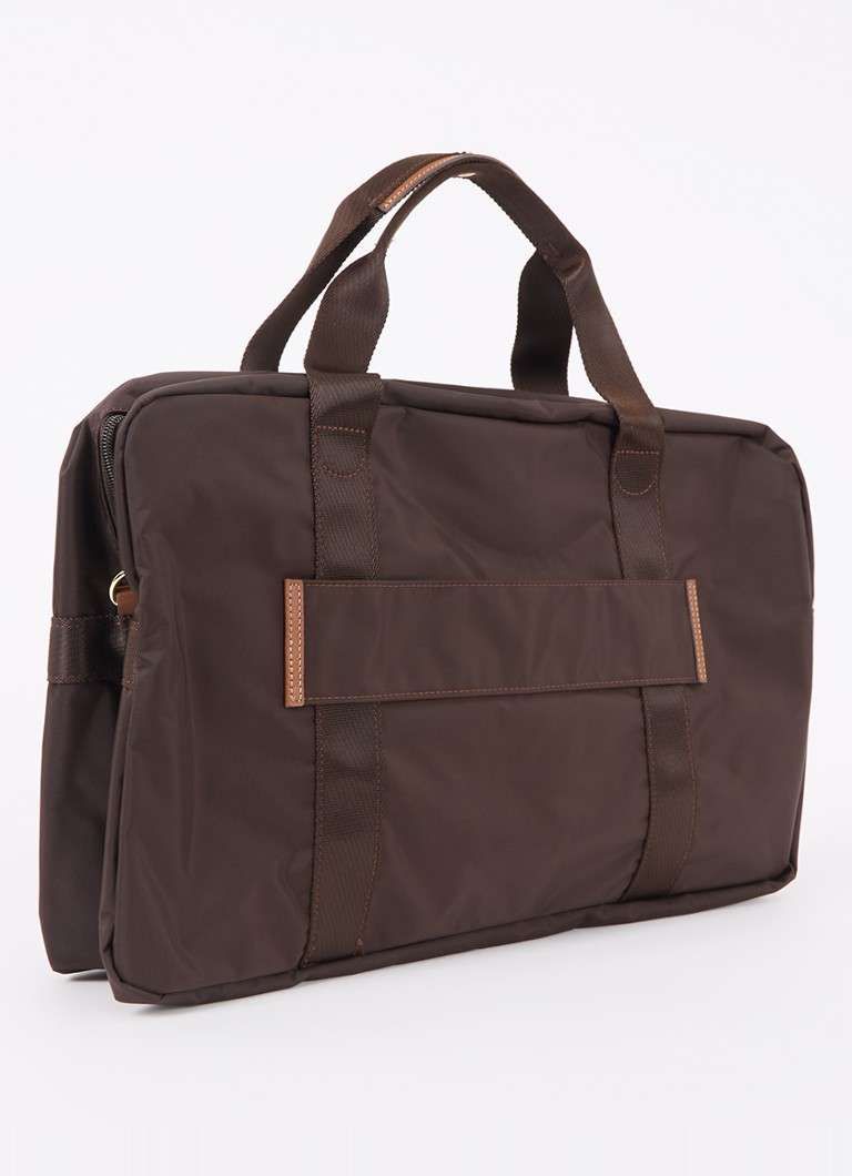 Torba weekendowa Bric X-Travel S z regulowanym paskiem na ramię.