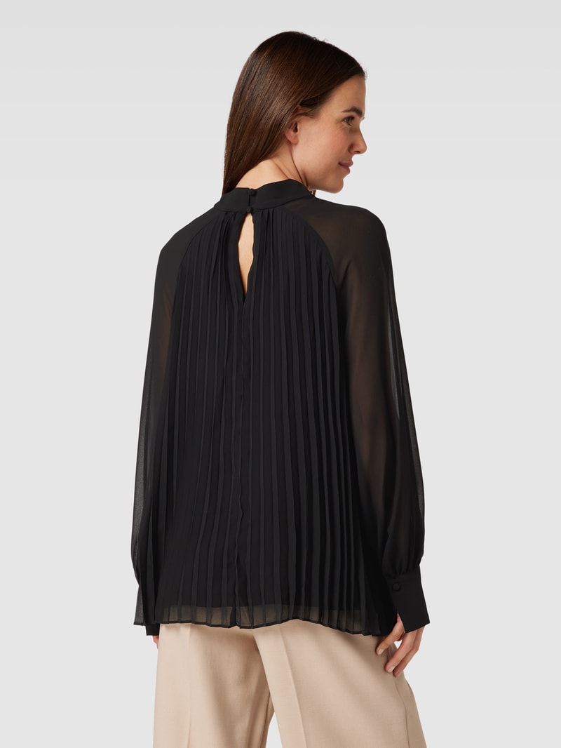 Bluse mit Plisseefalten in schwarz