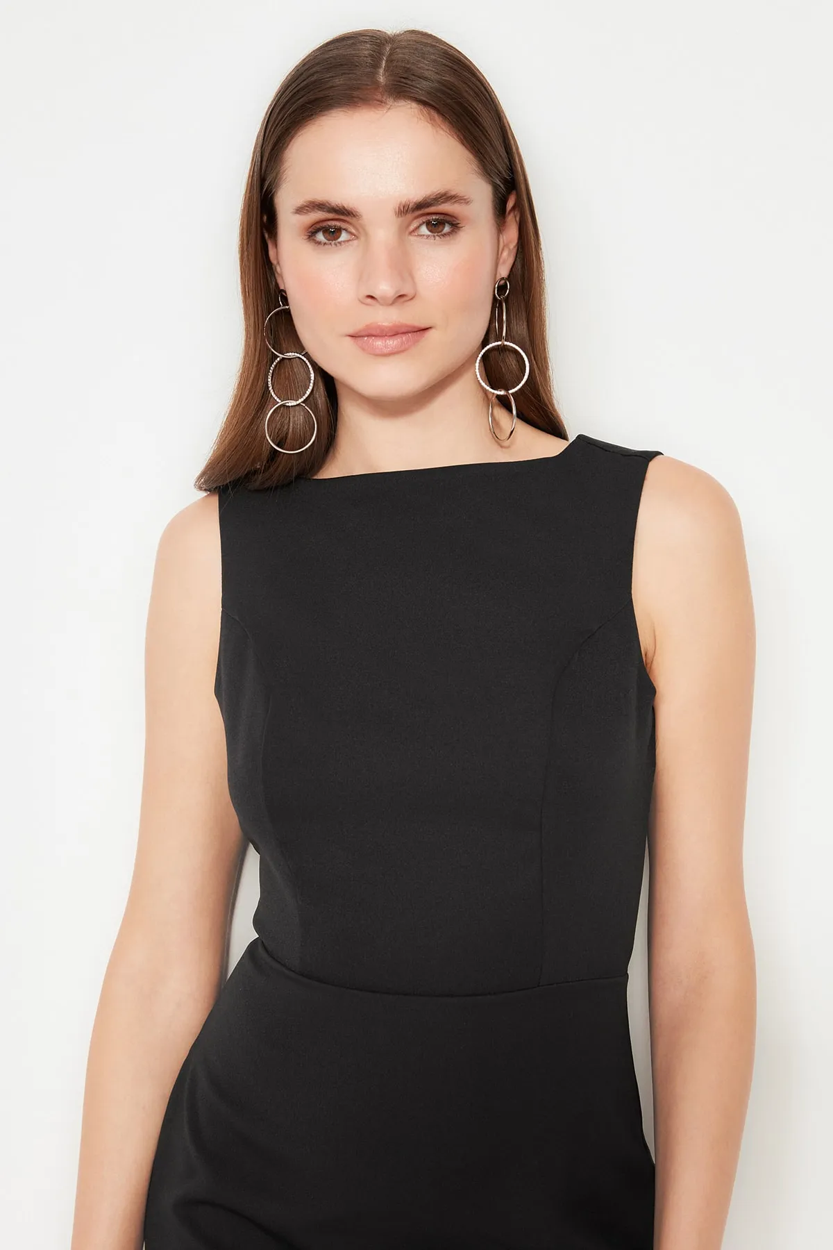 Trendyol Collection  Schwarzes, tailliertes, gewebtes, elegantes Abendkleid TPRSS21EL0023