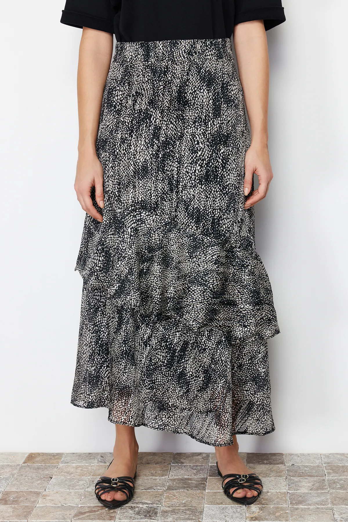 Trendyol Modest  Schwarzer, gefütterter Webrock mit Tiermuster TCTAW24EE00020