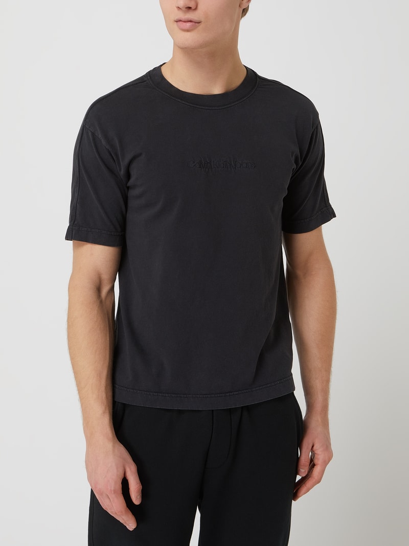 T-Shirt mit Brand-Stitching in schwarz