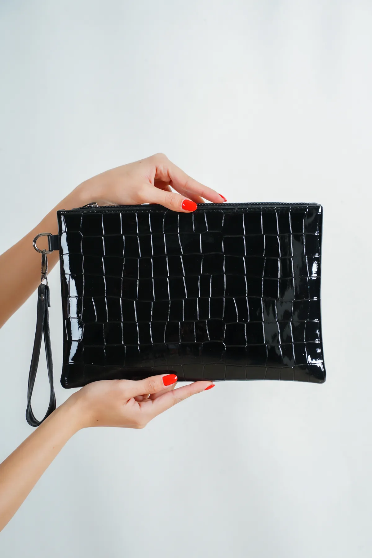 Capone Outfitters  Capone Große schwarze Paris-Damen-Clutch mit Krokodilmuster