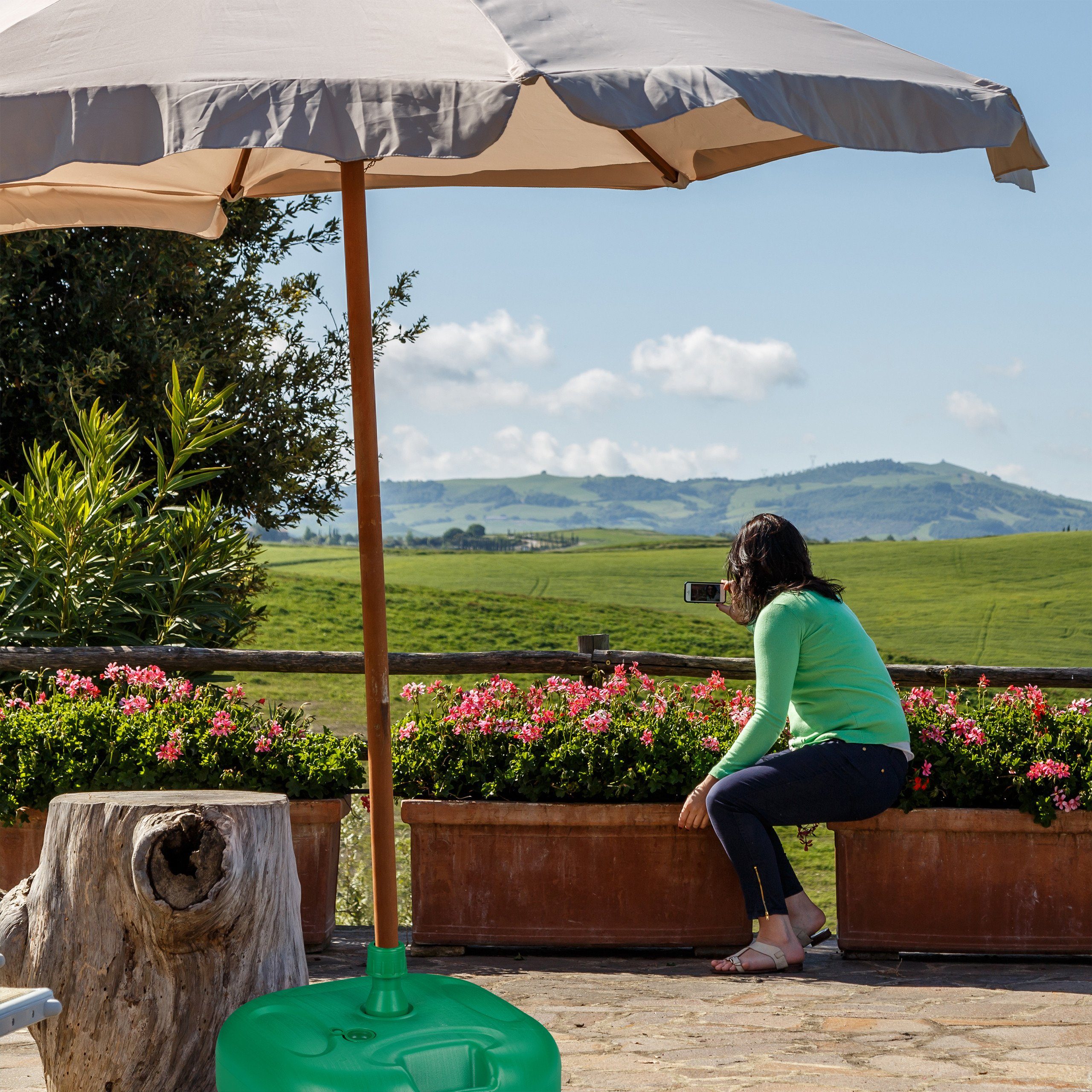 relaxdays Kunststoffschirmständer Grüner Sonnenschirmständer Kunststoff