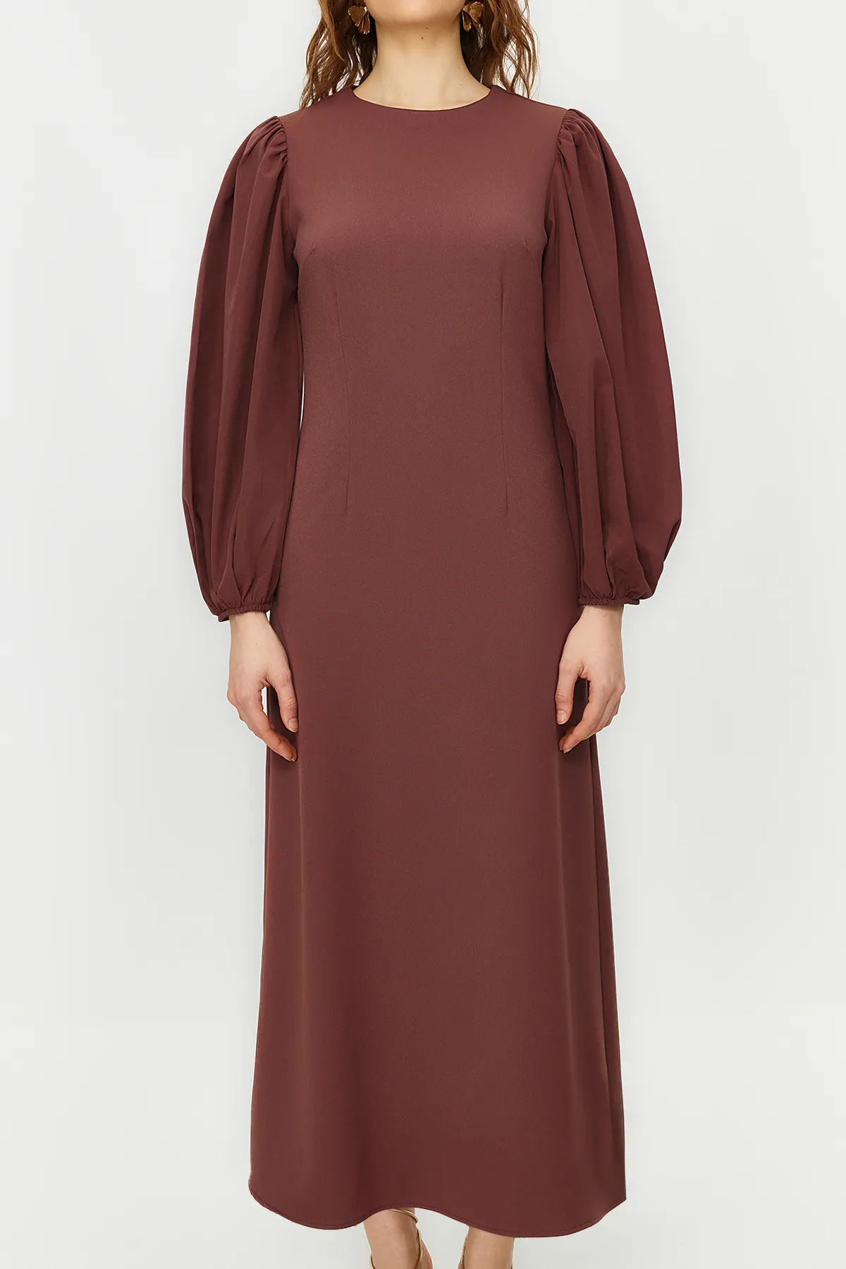 Trendyol Modest  Braunes Kleid aus gewebtem Krepp mit Ballonärmeln TCTSS24EB00027