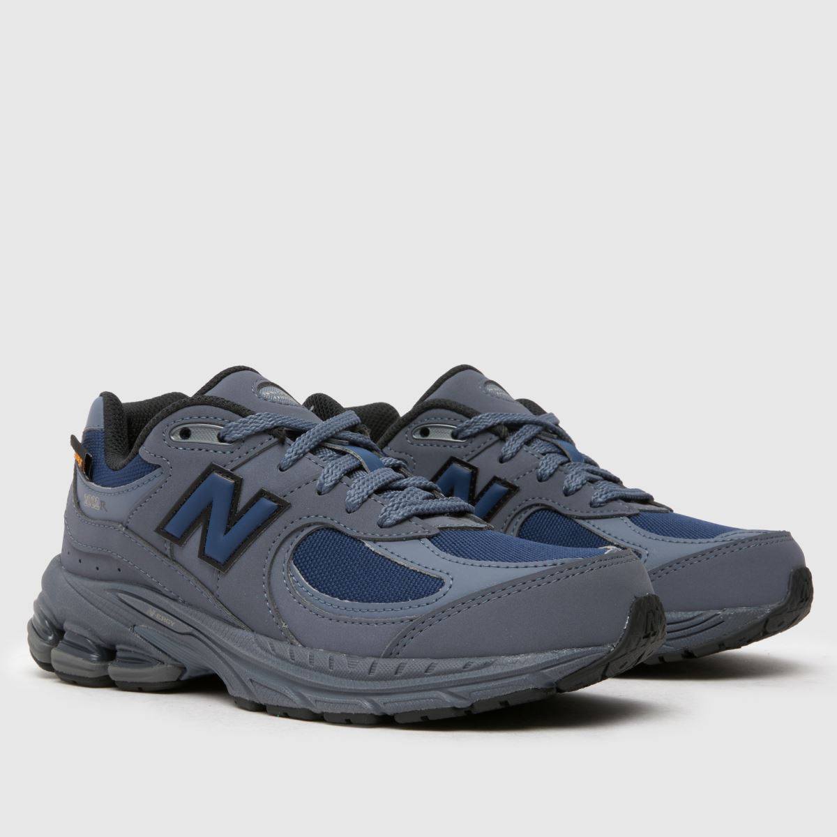 New Balance mörkgrå 2002 Barnskor