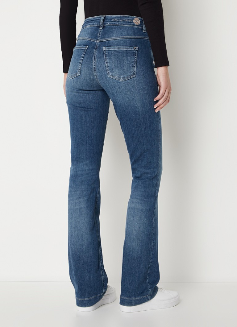 Jeansy MAC Jeans Dream ze średnim stanem i rozszerzanymi nogawkami, wykonane z elastycznego materiału.