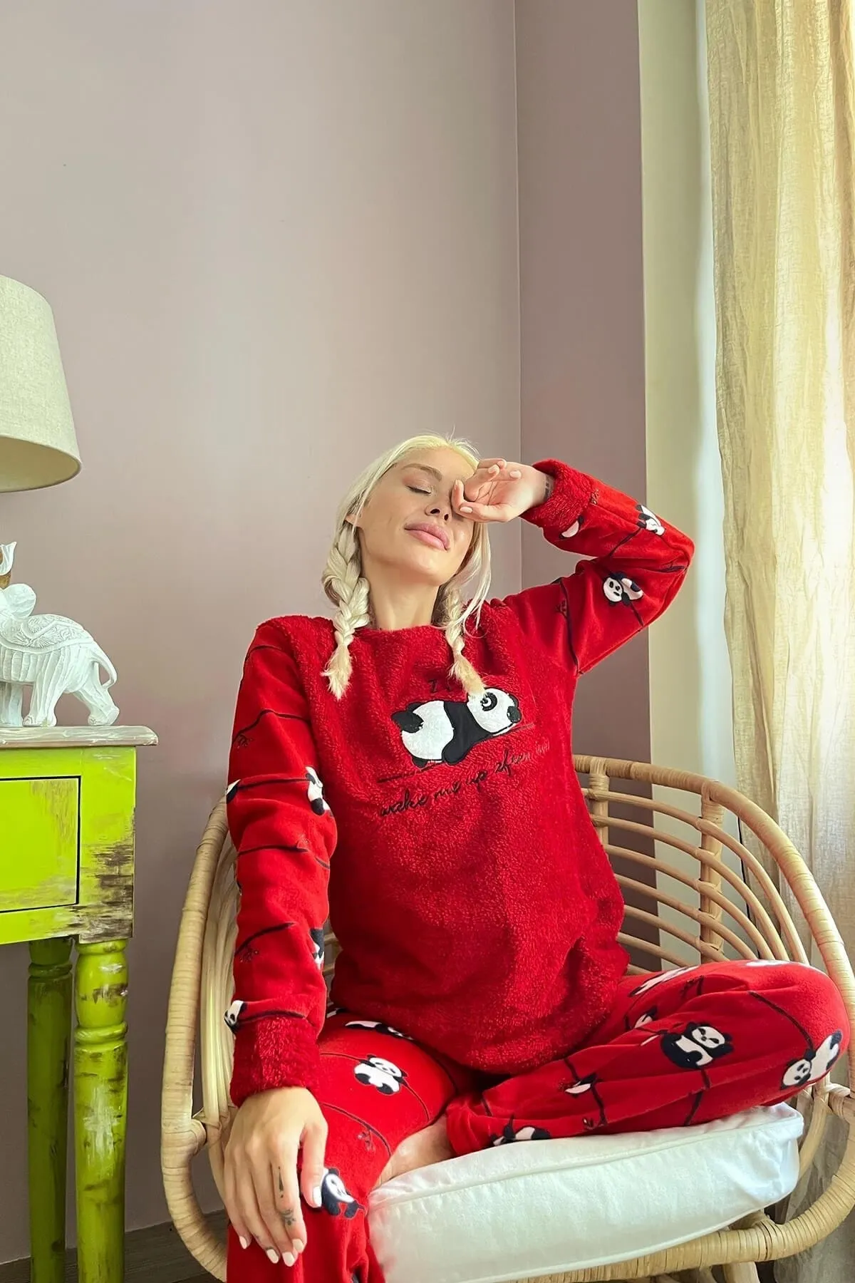 Pijamaevi  Red Zzz Wake gemustertes Plüsch-Pyjama-Set für Damen