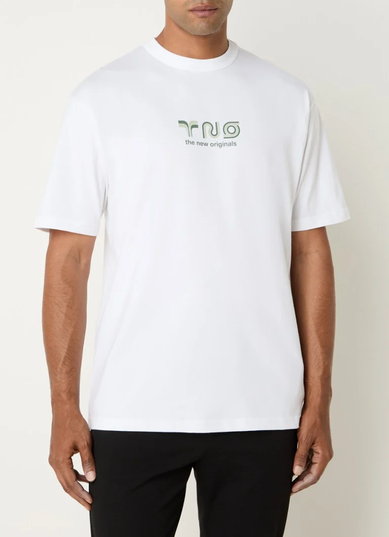 Tricou original nou, cu logo și imprimeu pe spate.