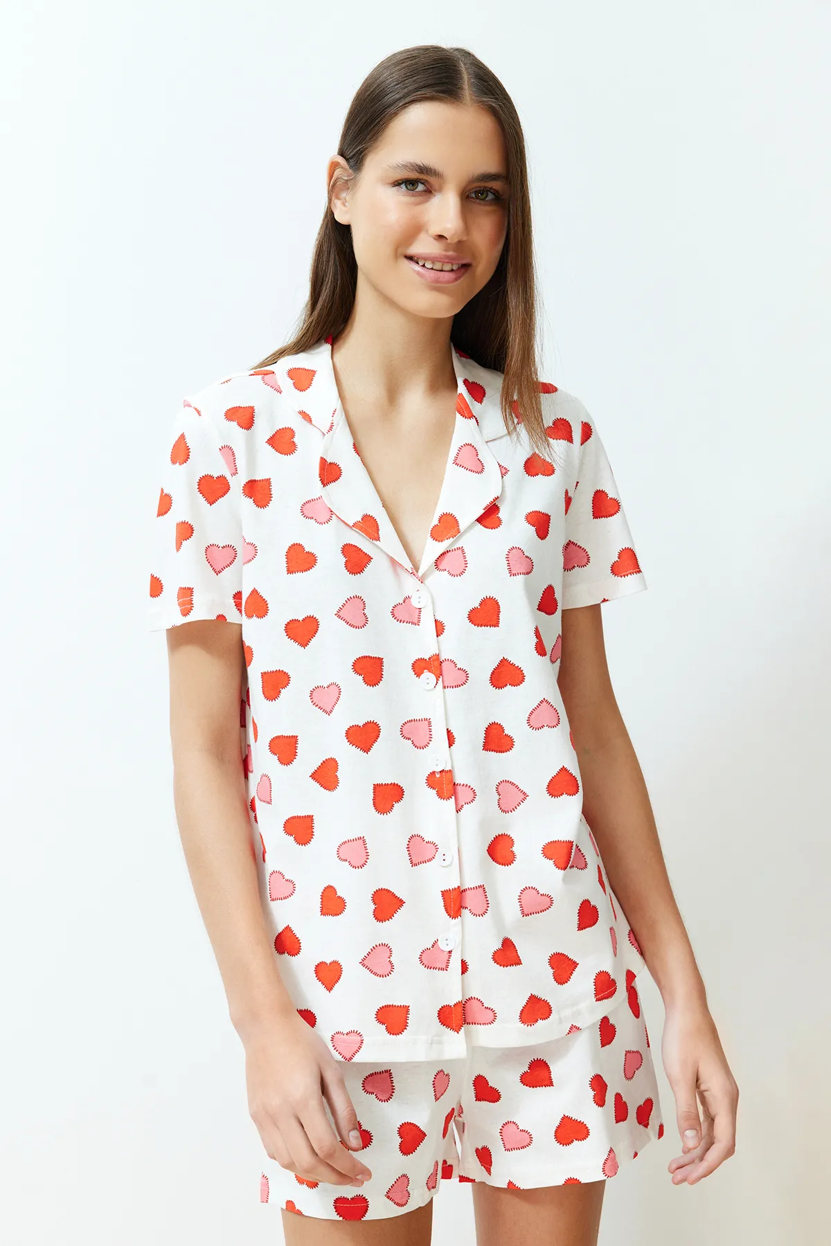 Trendyol Collection  Mehrfarbiges Pyjama-Set aus 100 % Baumwolle mit Herzmuster THMSS24PT00152