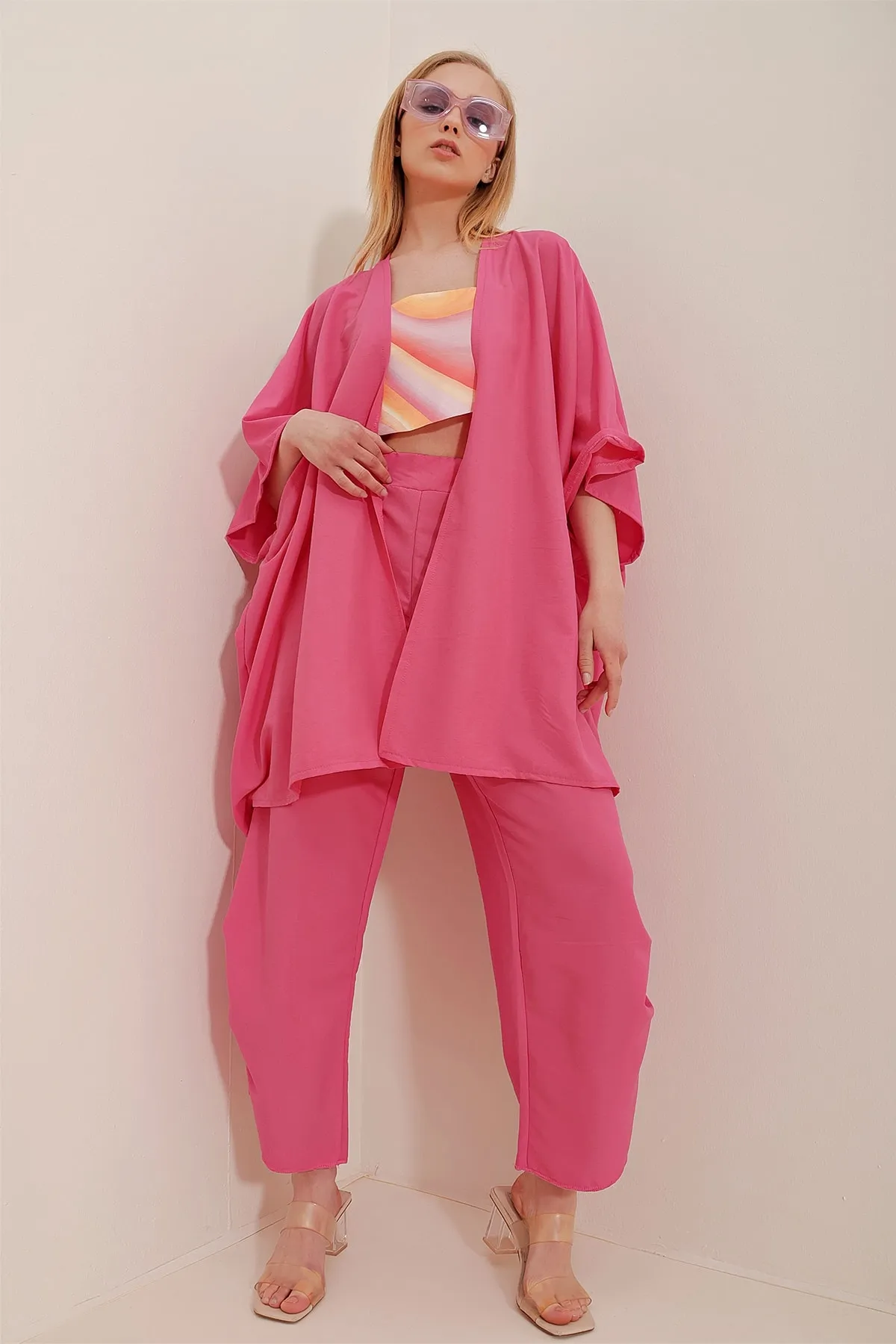 Trend Alaçatı Stili  Fuchsiafarbenes Damen-Doppelset aus Hose und Jacke mit Beinschlitz und selbststrukturierter Struktur ALC-752-001