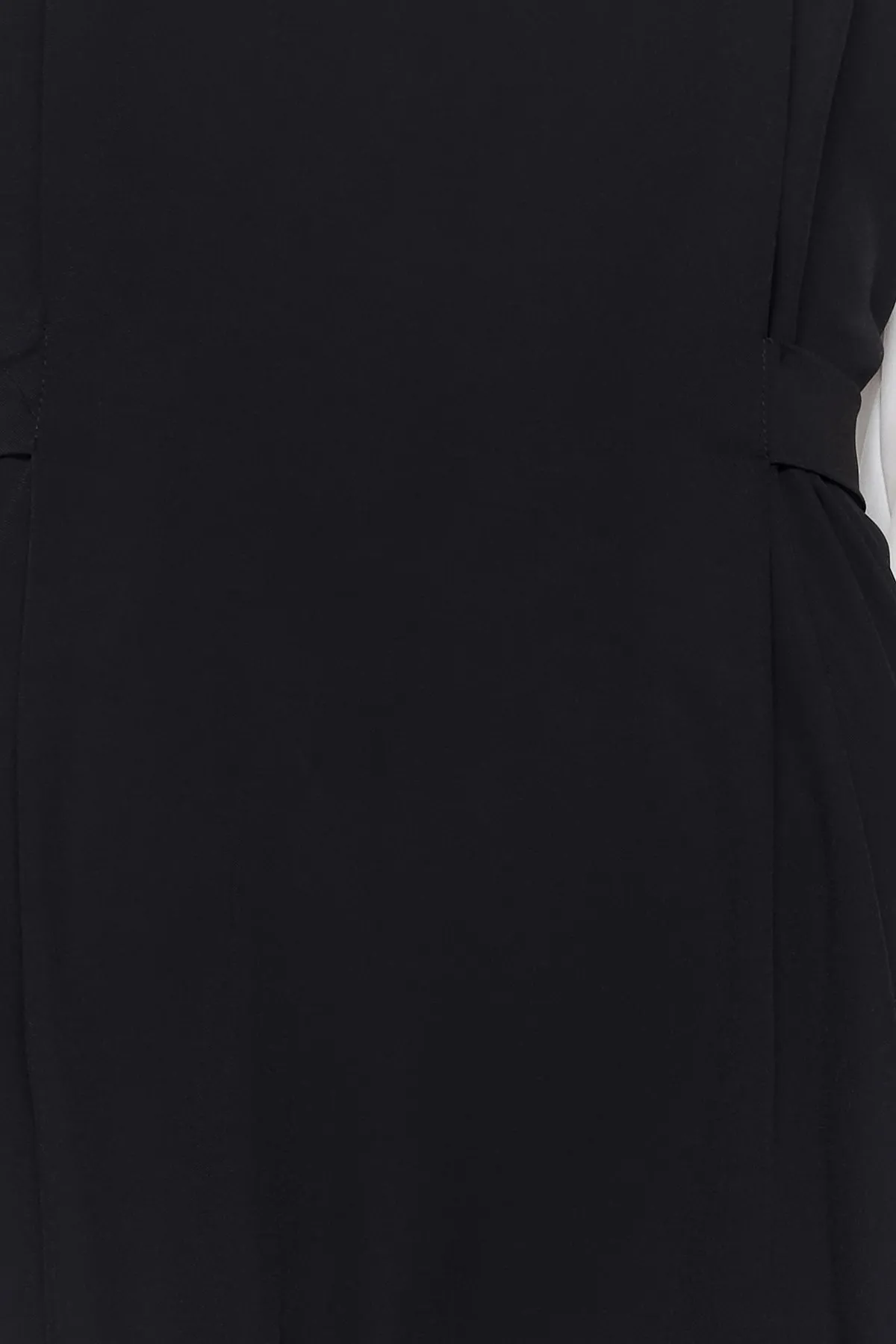 Trendyol Modest  Schwarzes Abendkleid mit Bindedetail am Rücken TCTSS23DB00036