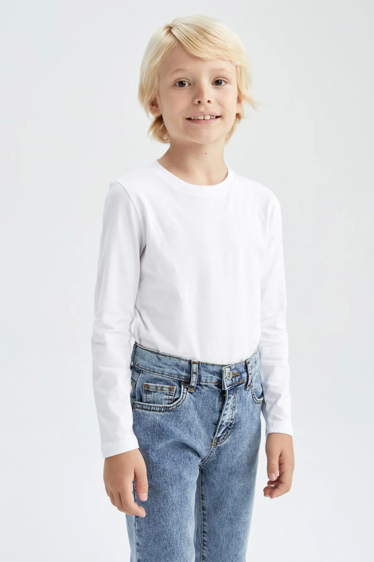 DeFacto  Weißes, langärmliges Schul-T-Shirt mit Rundhalsausschnitt für Jungen