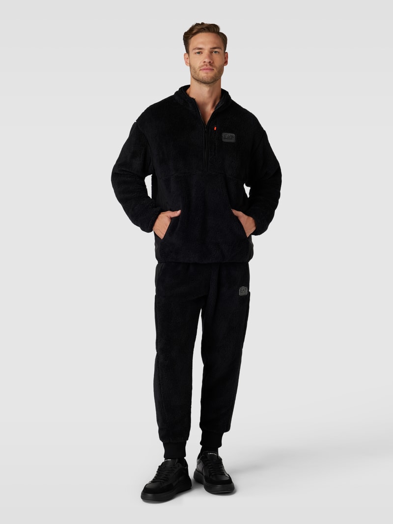 Sweatshirt mit Teddyfell in schwarz