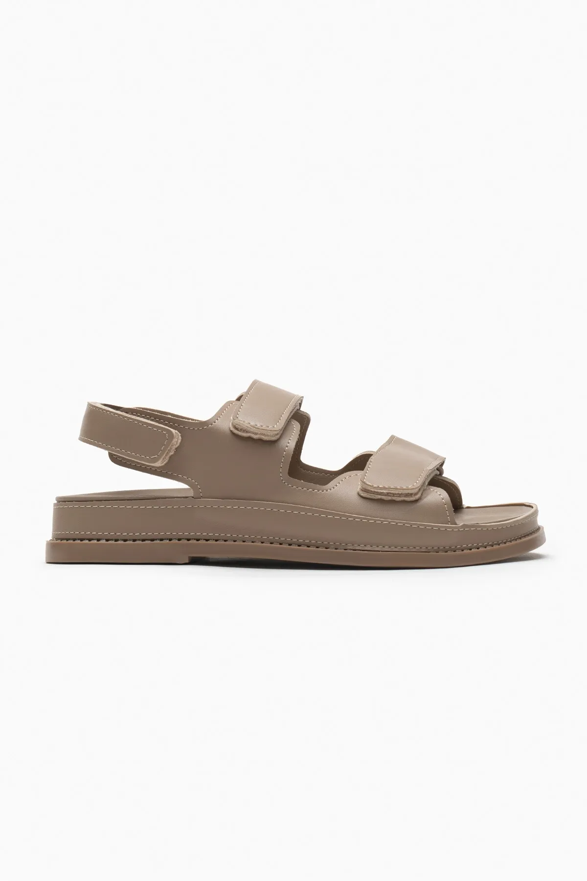 NİŞANTAŞI SHOES  Julia Dunkelbeige matte Damensandalen mit flacher Sohle und Klettverschluss