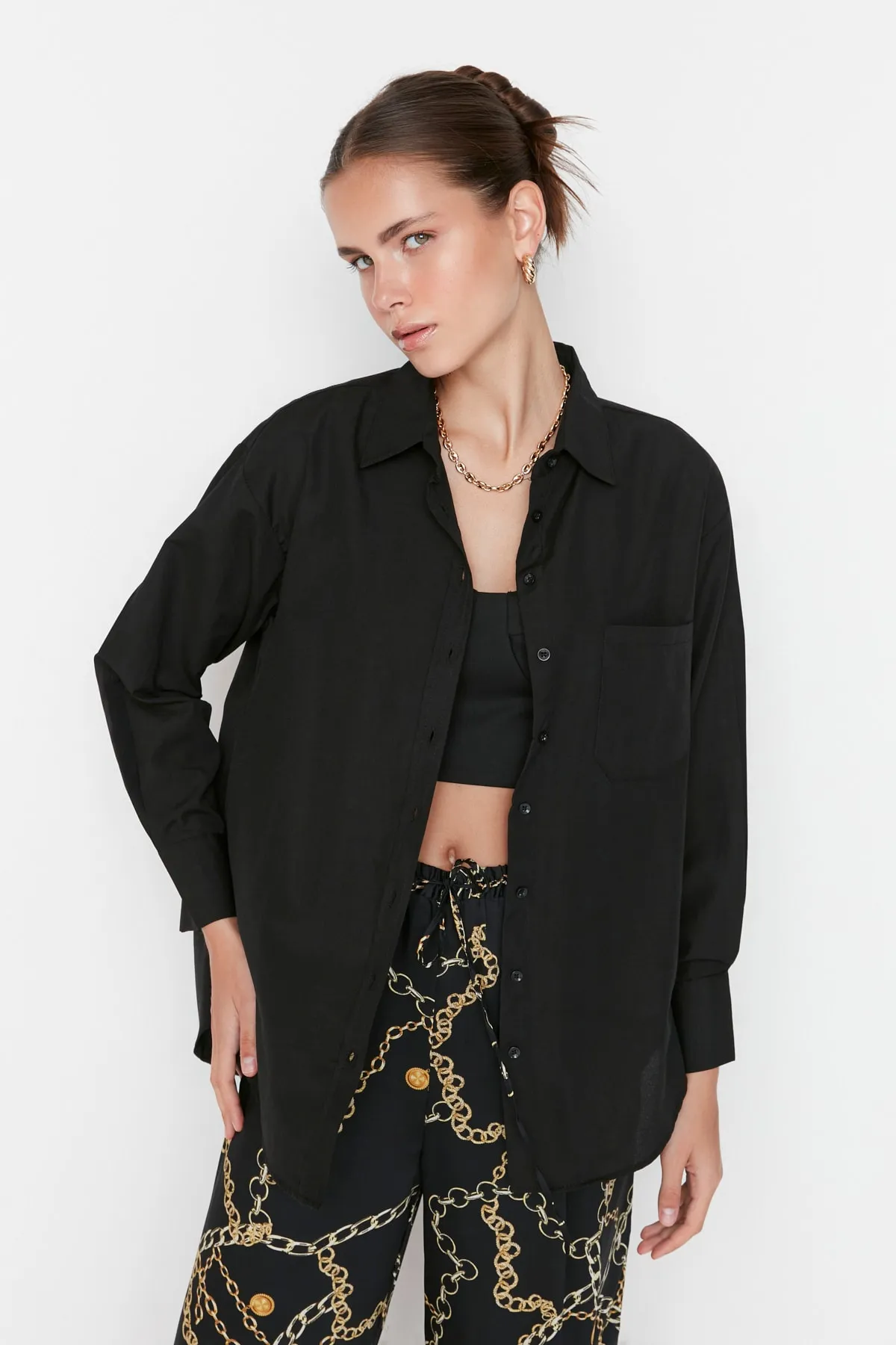 Trendyol Collection  Schwarzes Boyfriend-Hemd mit breiter Passform und gewebter Baumwolle und einer Tasche TWOAW20GO0115