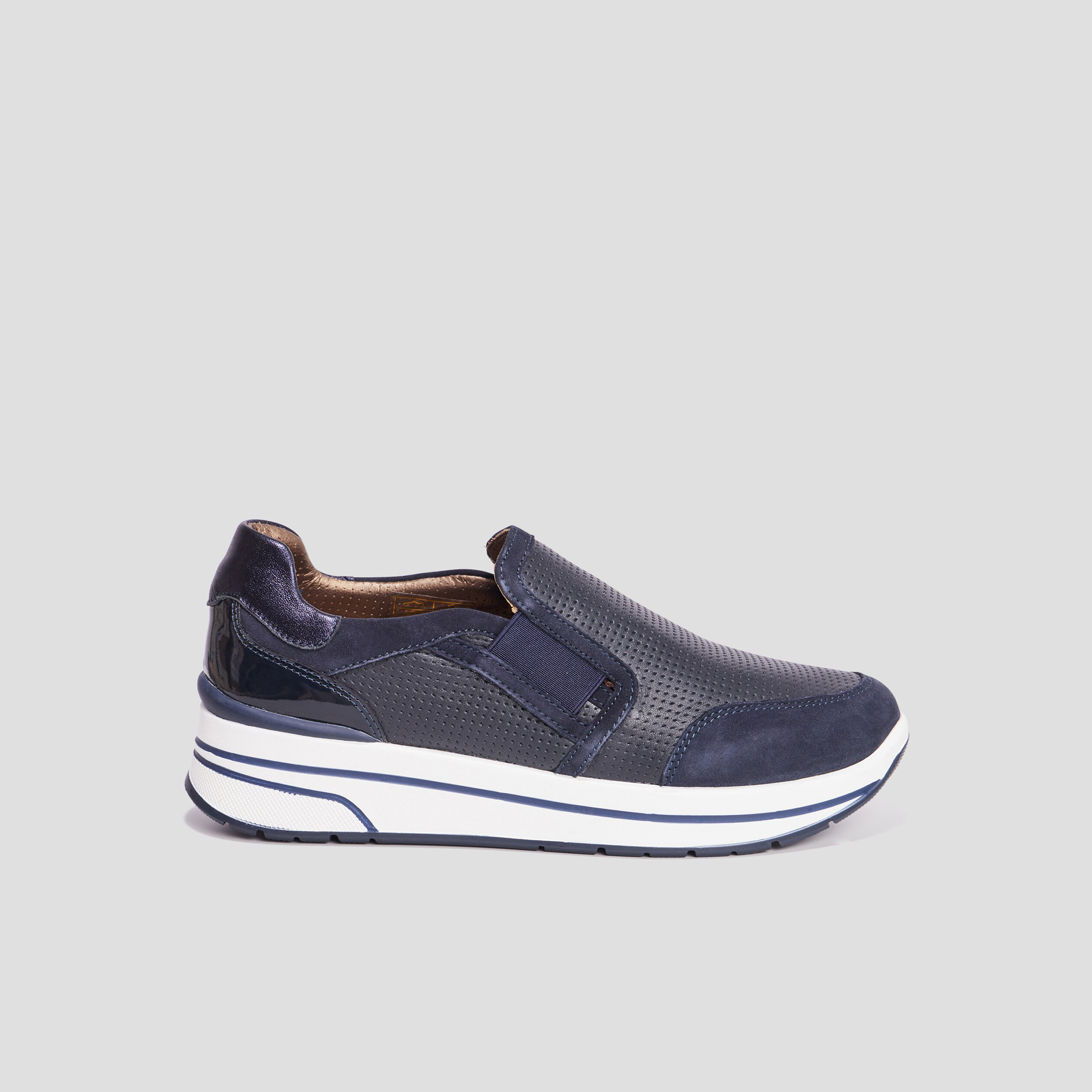Loafers emboîtants en cuir pied large bleu marine femme | La Halle