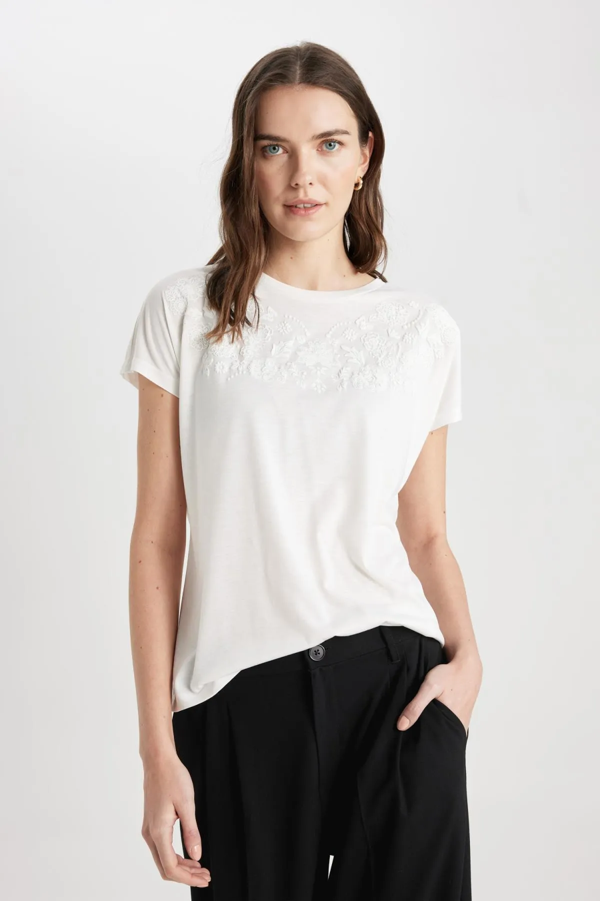 DeFacto  Bedrucktes Kurzarm-T-Shirt mit Rundhalsausschnitt C2386ax24sp
