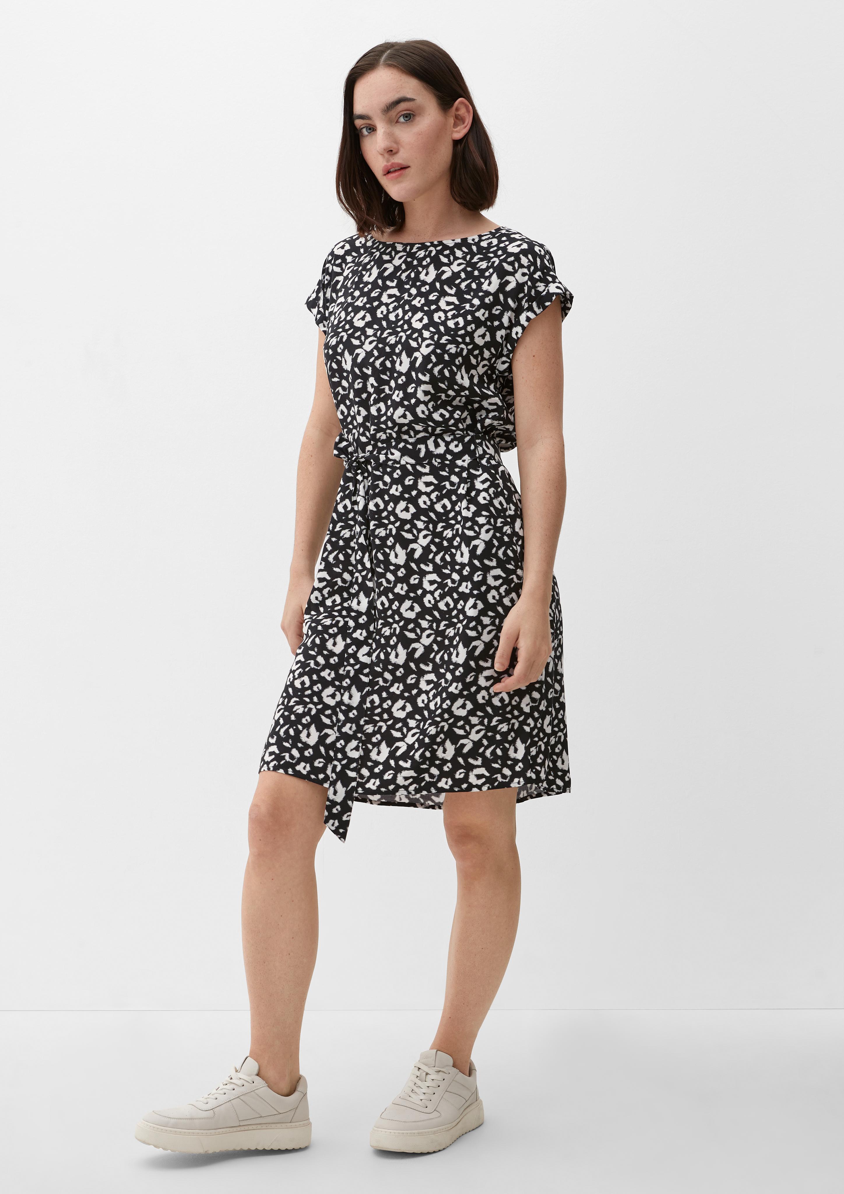 Kurzes Kleid mit Binde-Detail  2132623-99A6