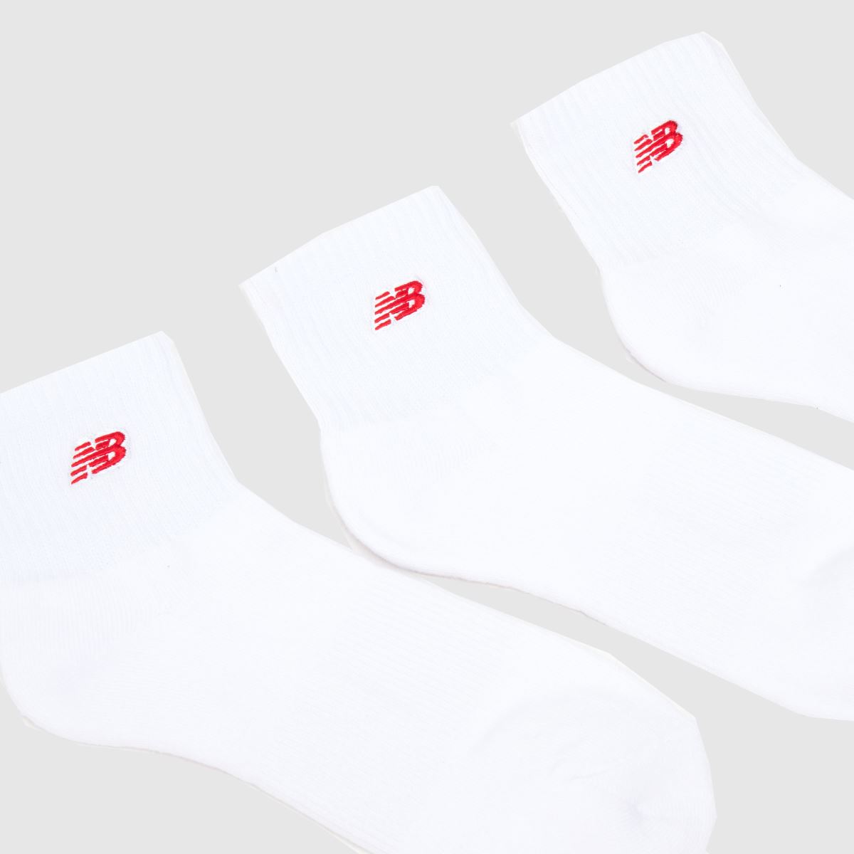 Sada 3 kusů bílých a červených ponožek New Balance s nášivkou a logem