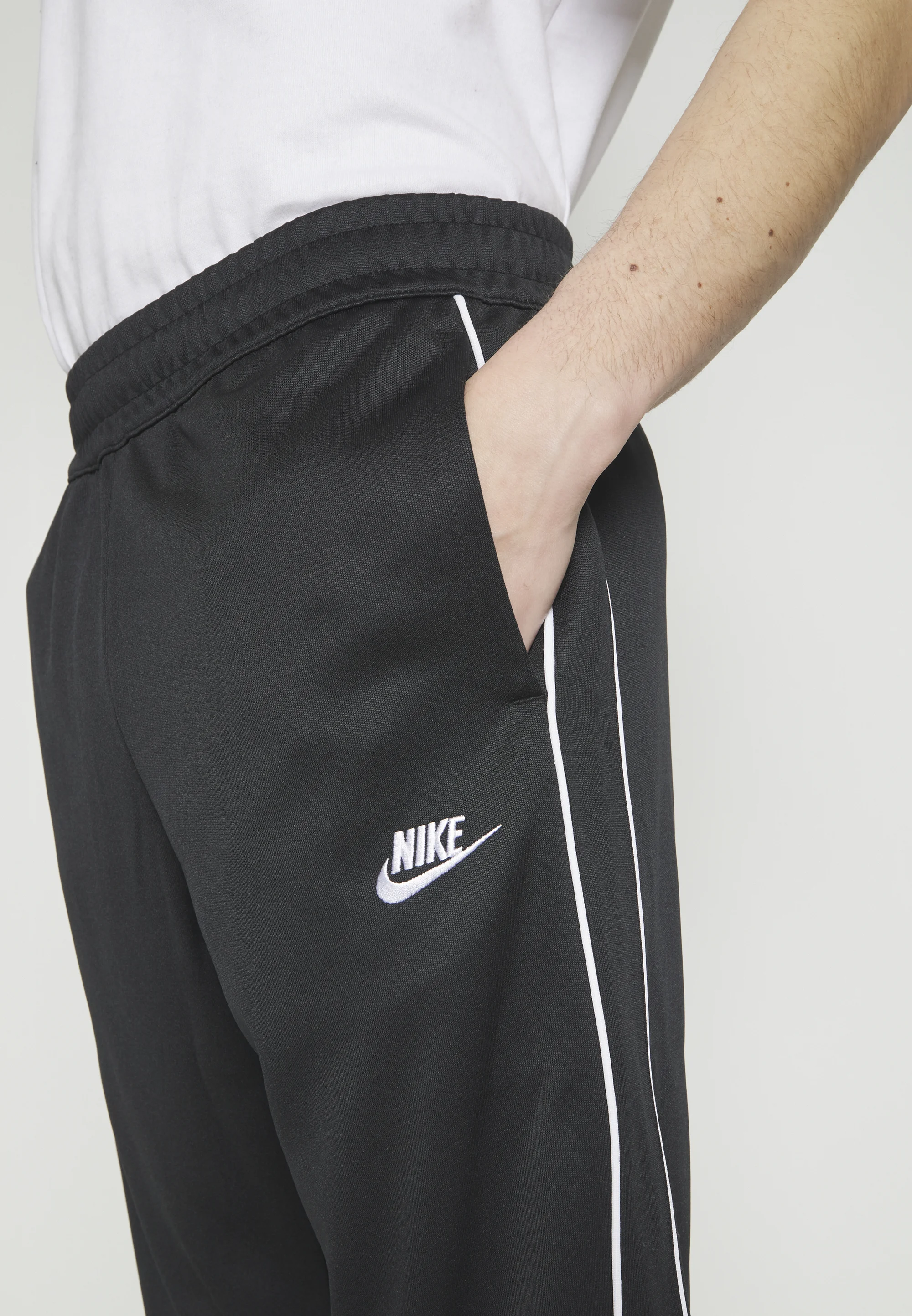 Nike Sportswear CLUB PANT - Pantalones deportivos