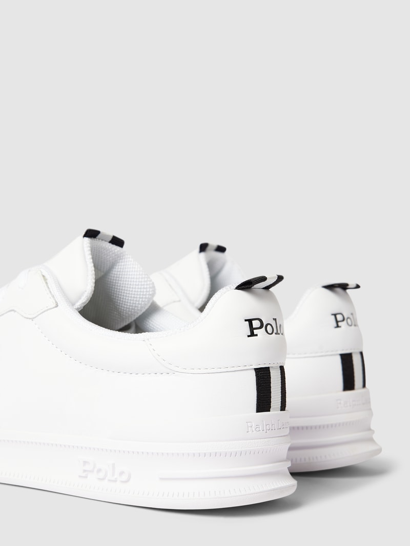 Sneaker mit Label-Details in weiß