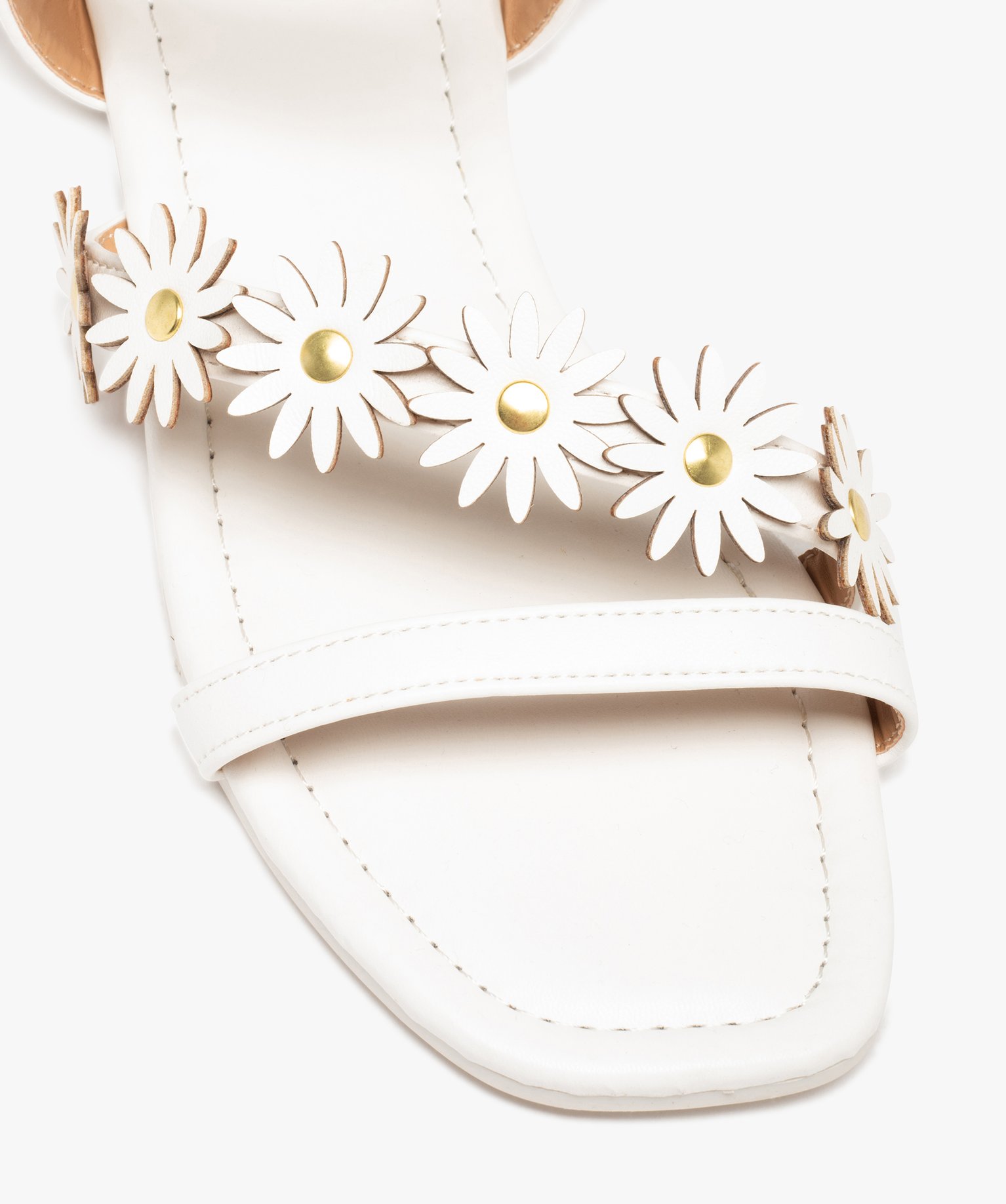 Sandales femme unies à talon plat et fleurs en relief blanc | GEMO
