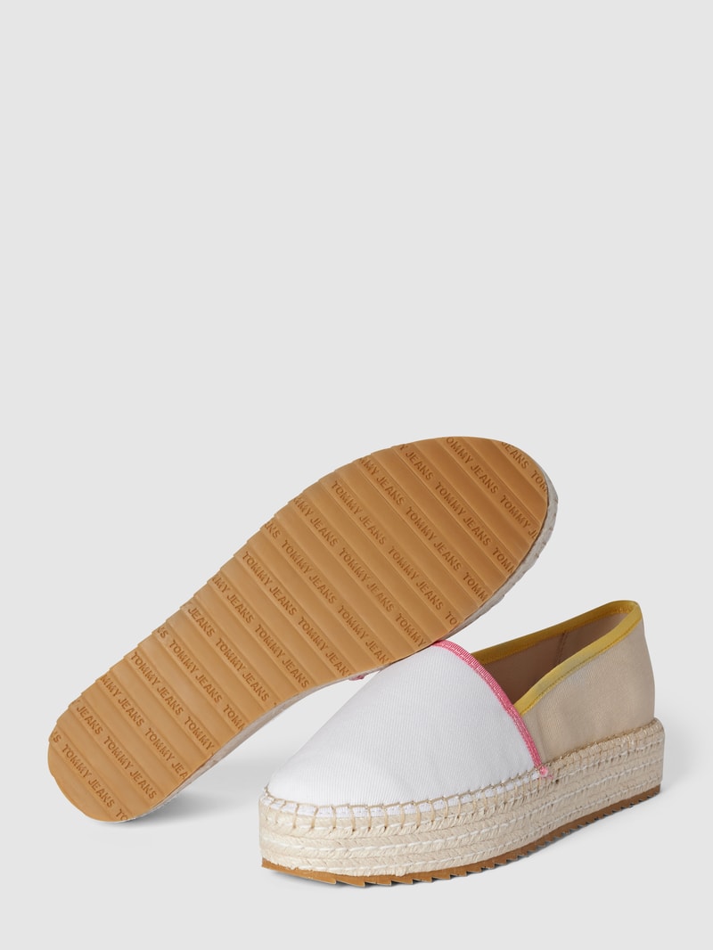 Slip-on-Sneaker mit Logo-Details in offwhite