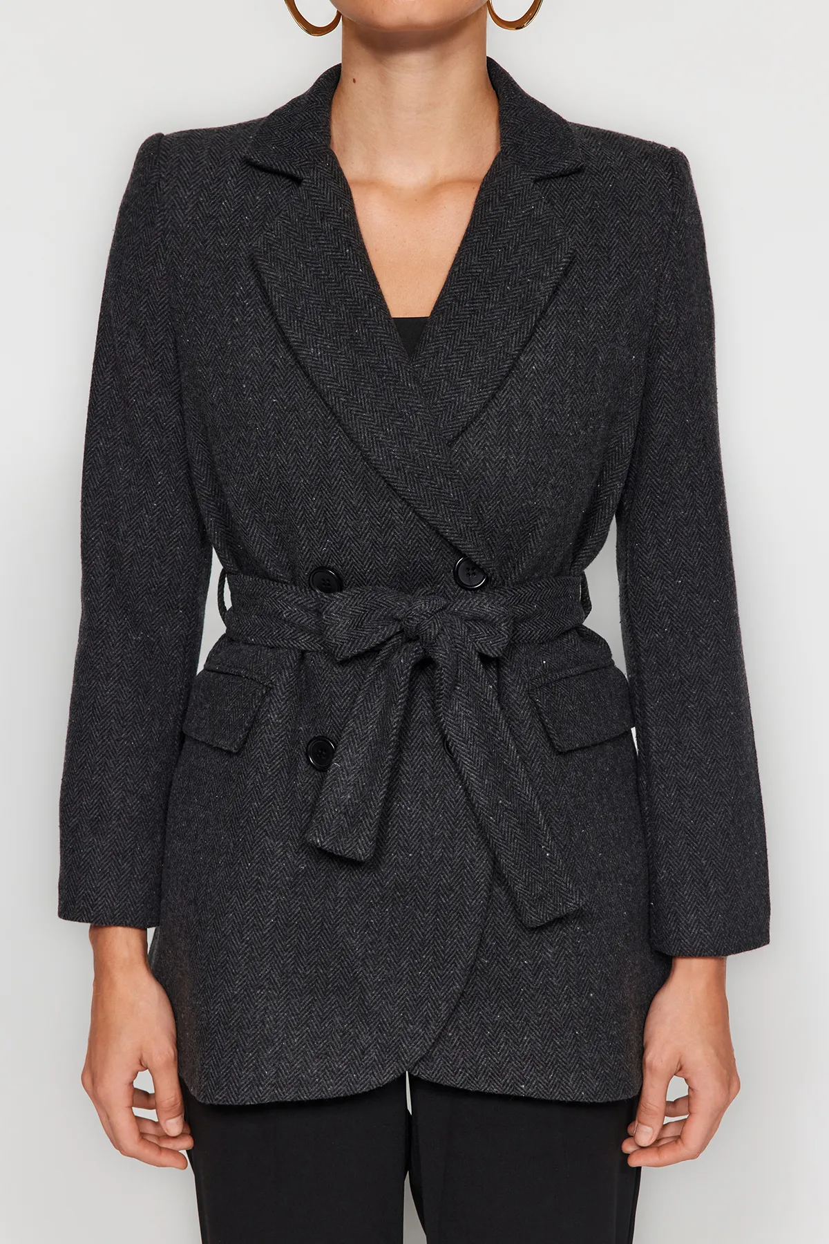 Trendyol Collection  Schwarzer, regulärer, gewebter Blazer mit Krawattendetails TWOAW24BC00017
