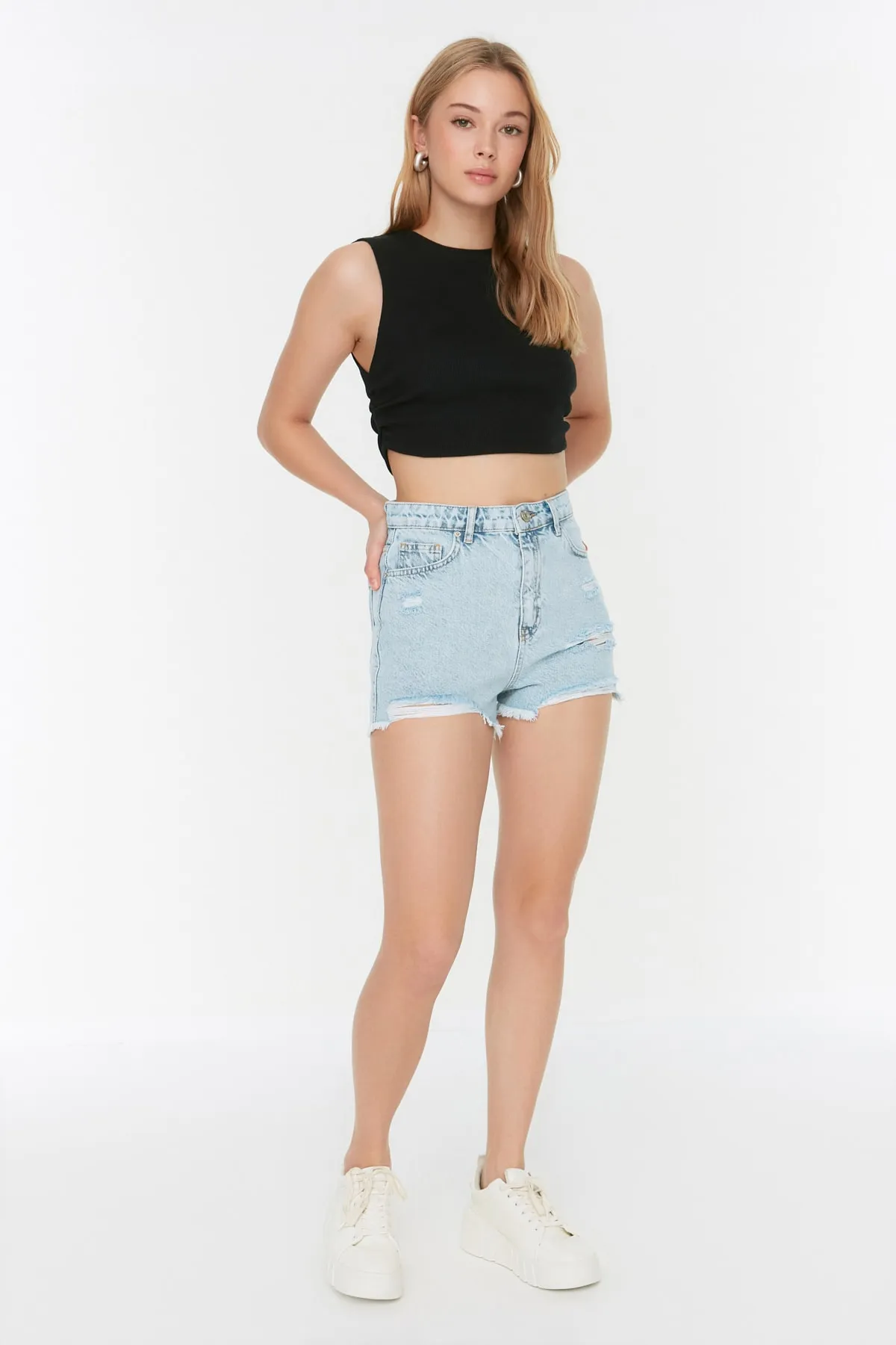Trendyol Collection  Hellblaue zerrissene Jeansshorts