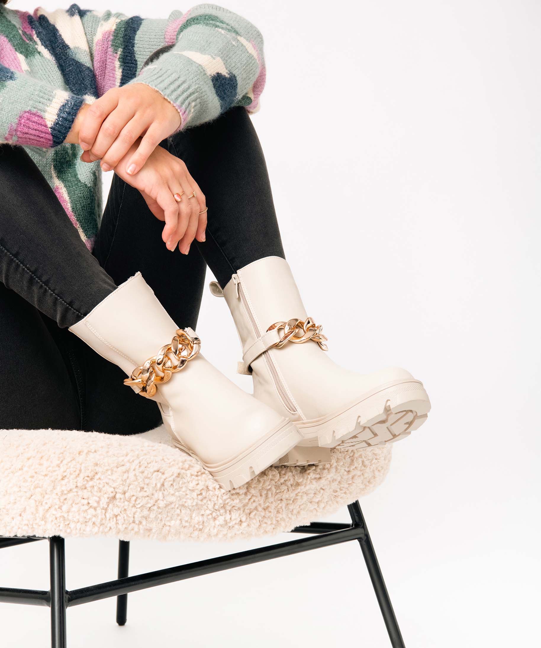 Boots femme à semelle crantée et chaine décorative – Cl... ecru | GEMO